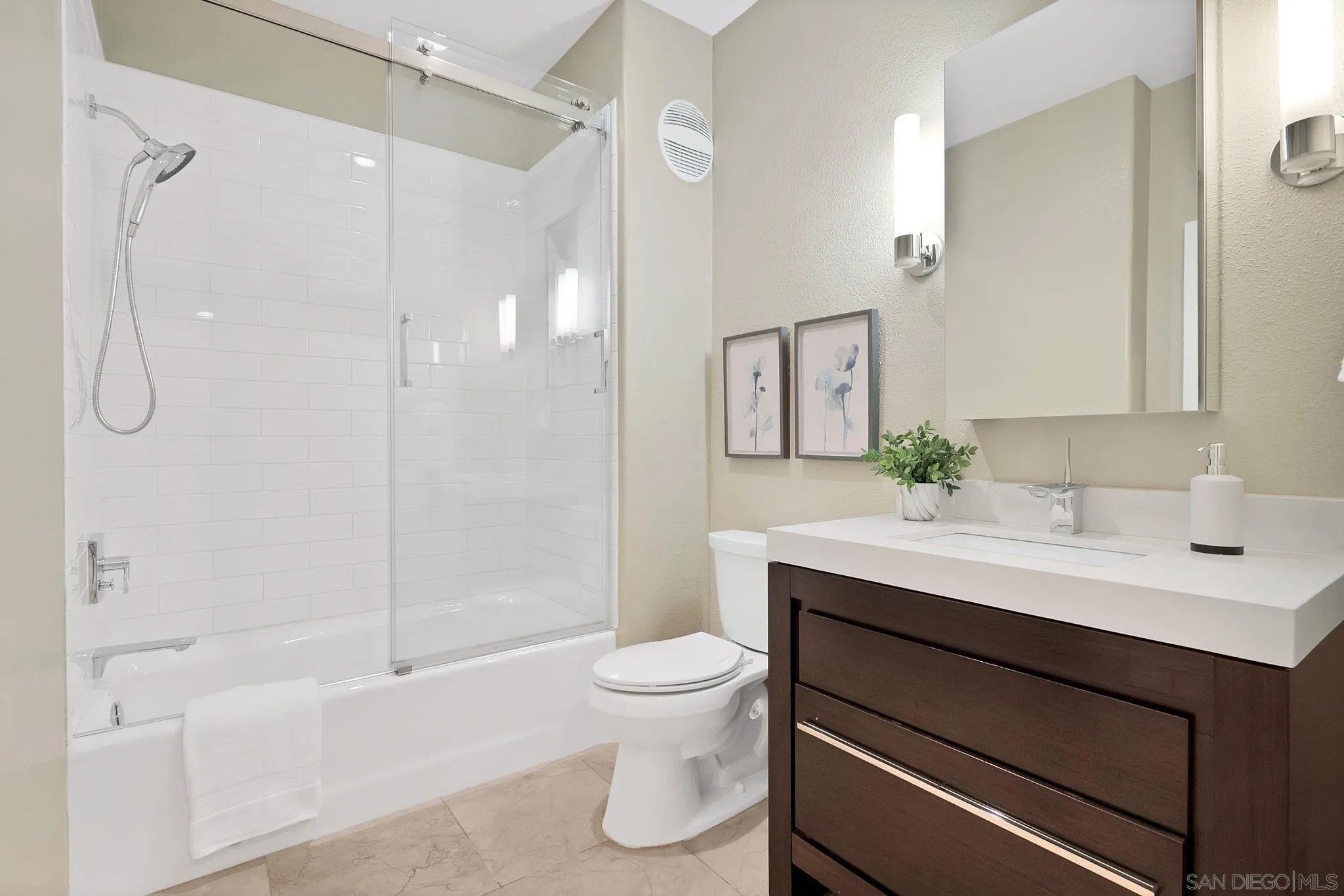 Photo #6: 240000472 Listing 