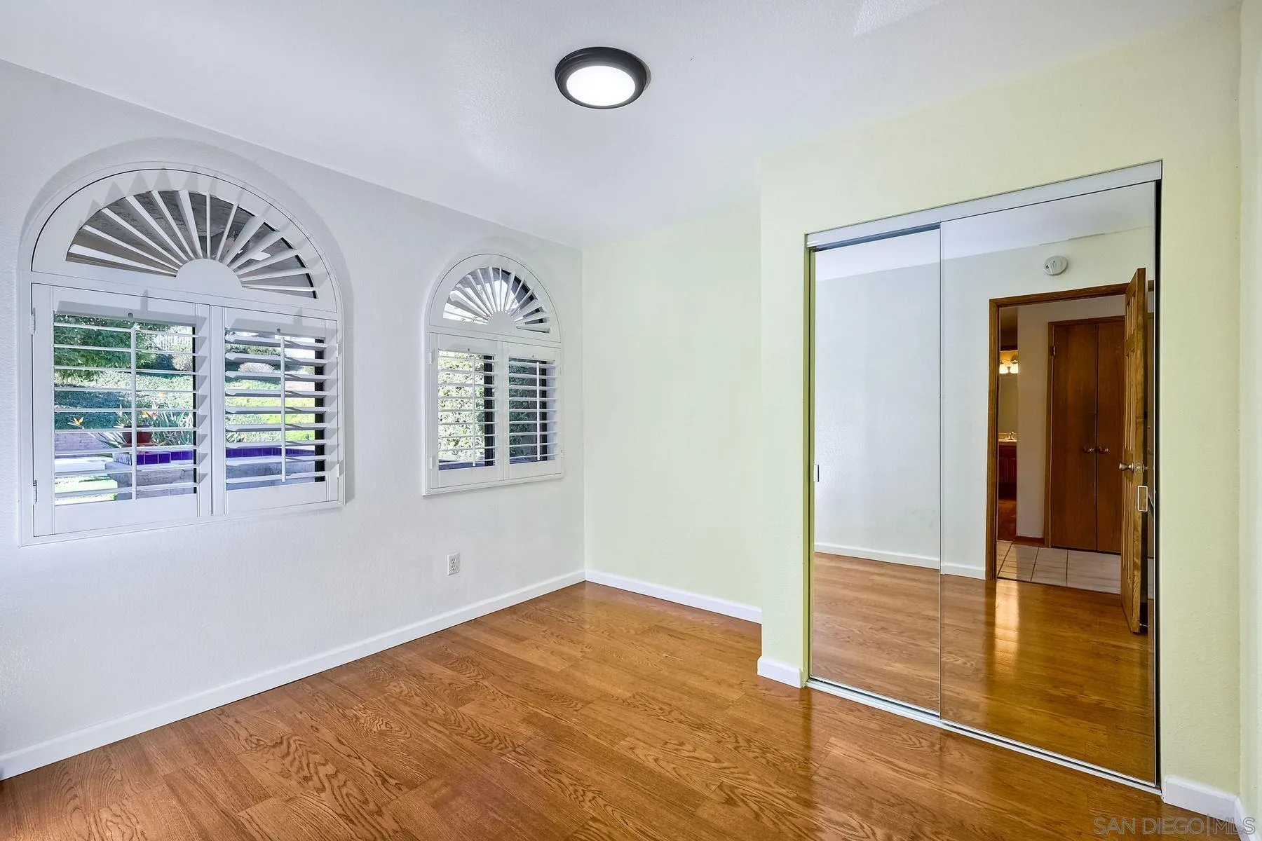 Photo #4: 240000600 Listing 