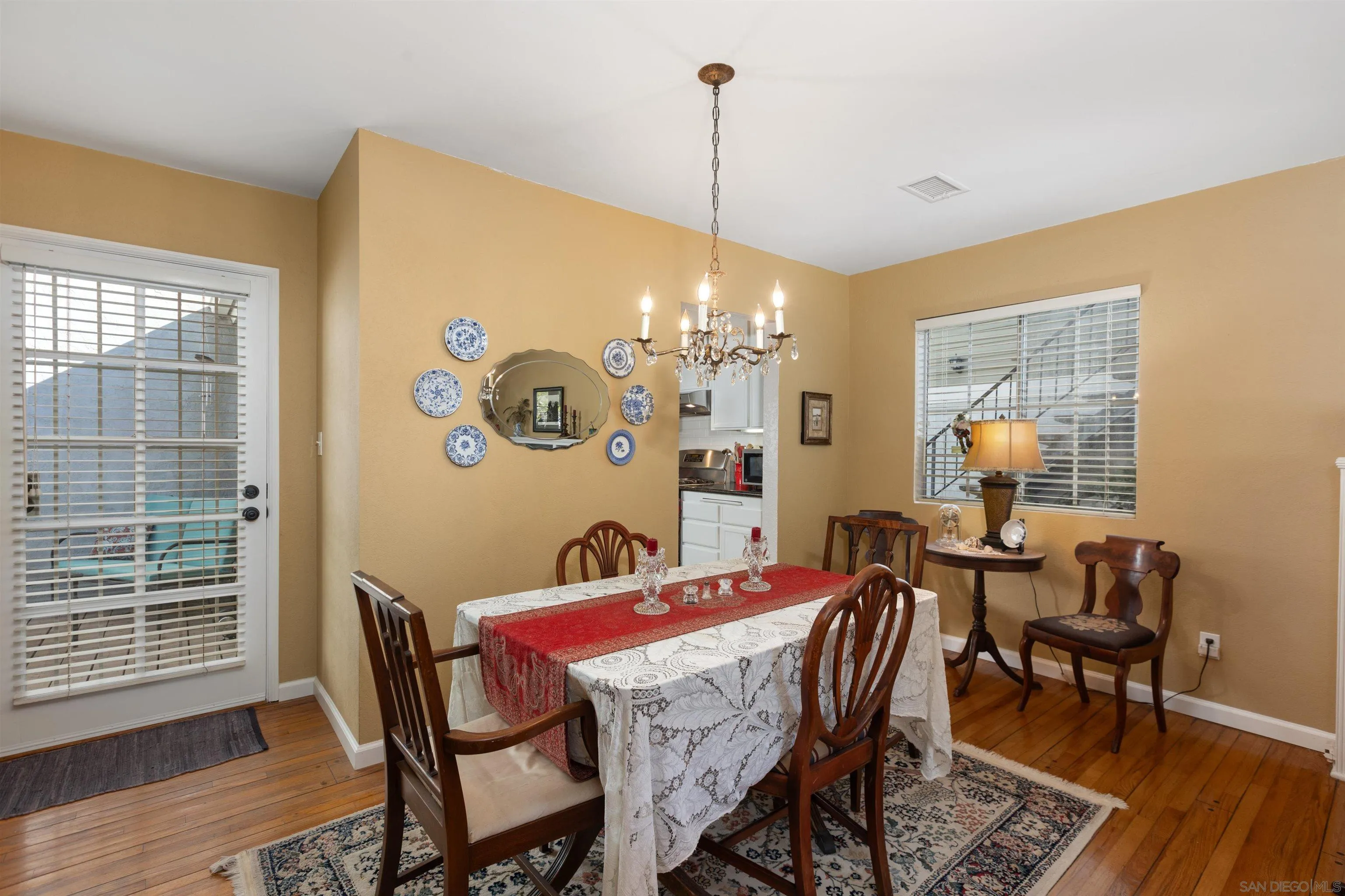 Photo #5: 240000638 Listing 