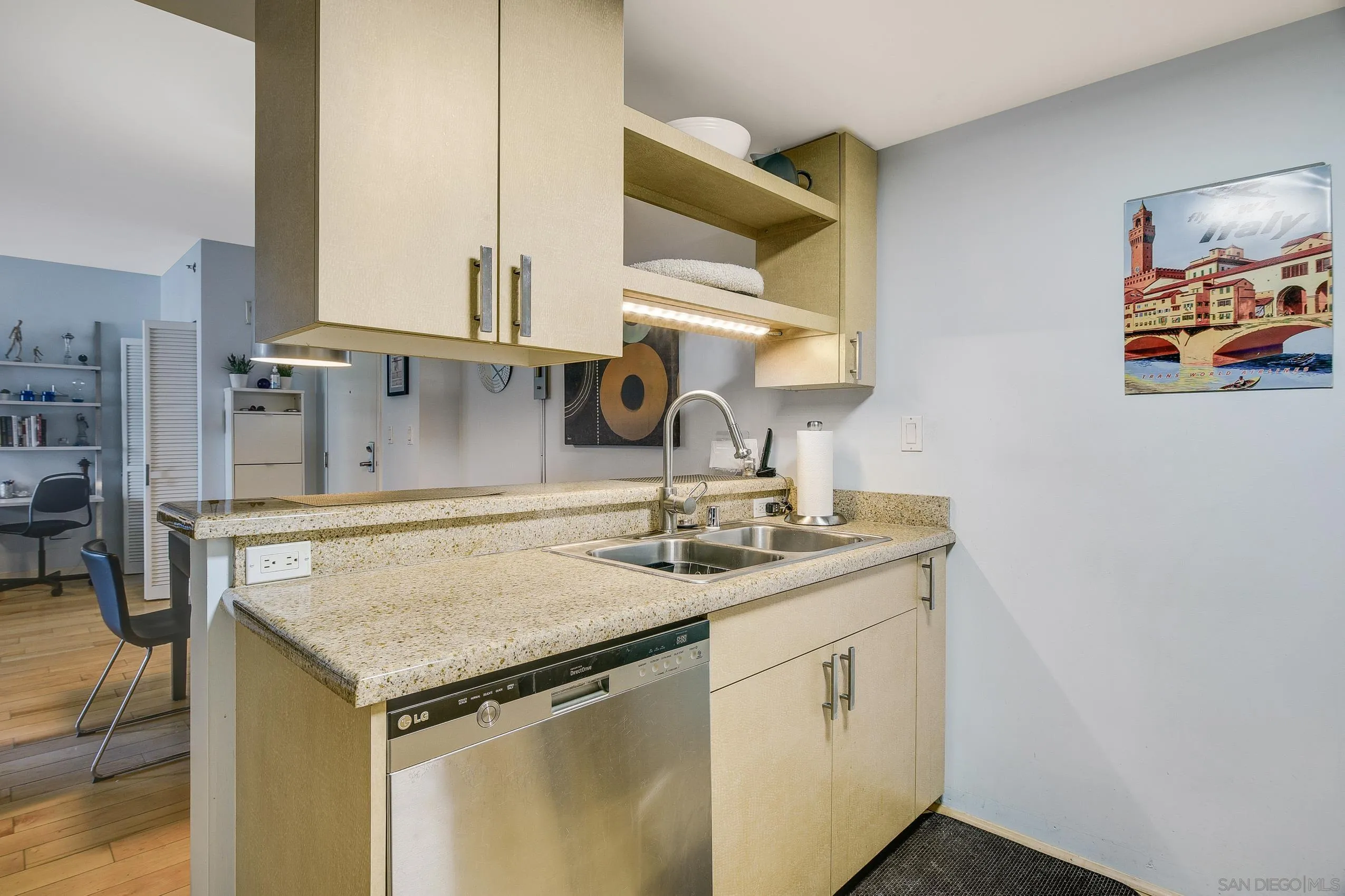 Photo #5: 240000641 Listing 