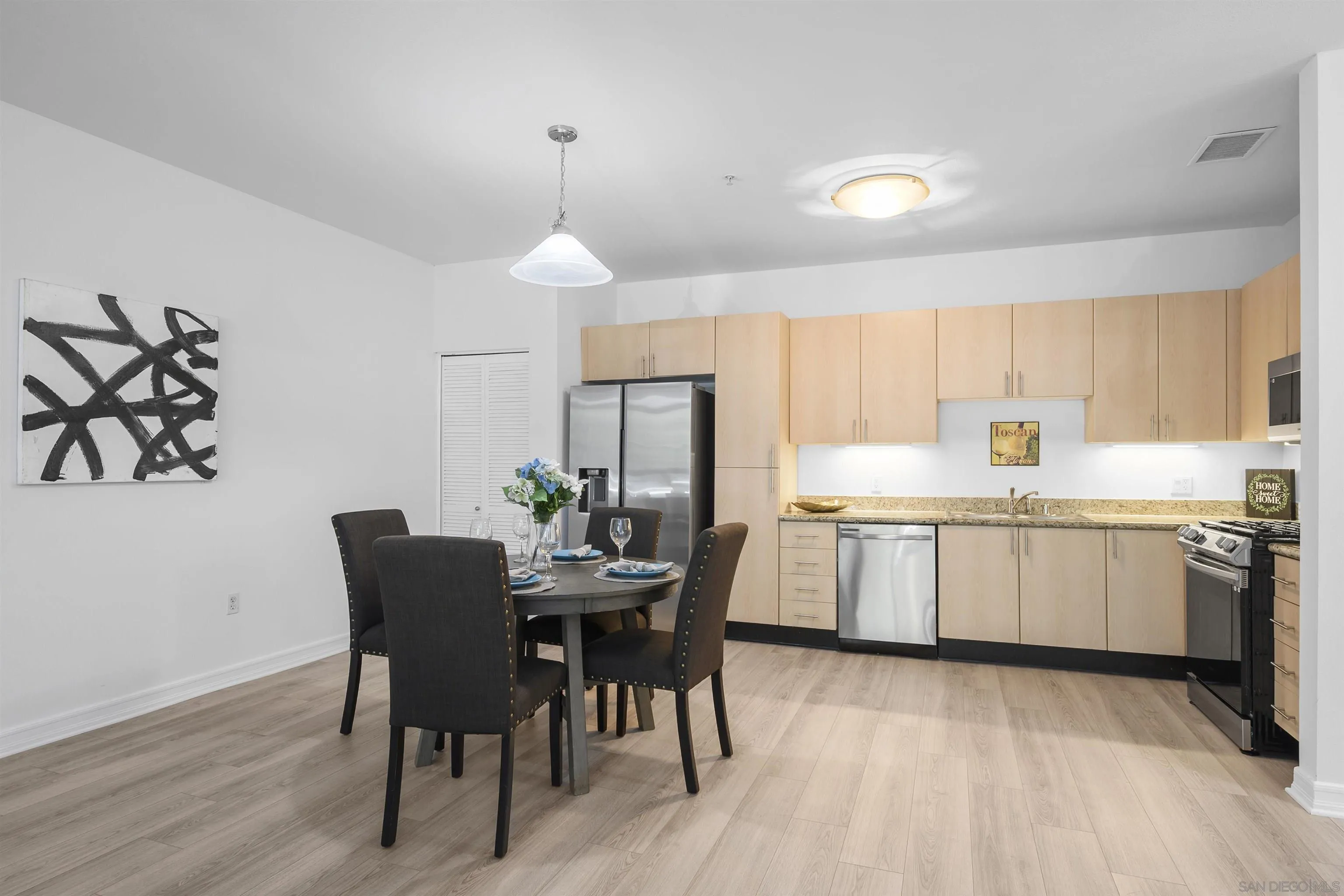 Photo #3: 240000685 Listing 
