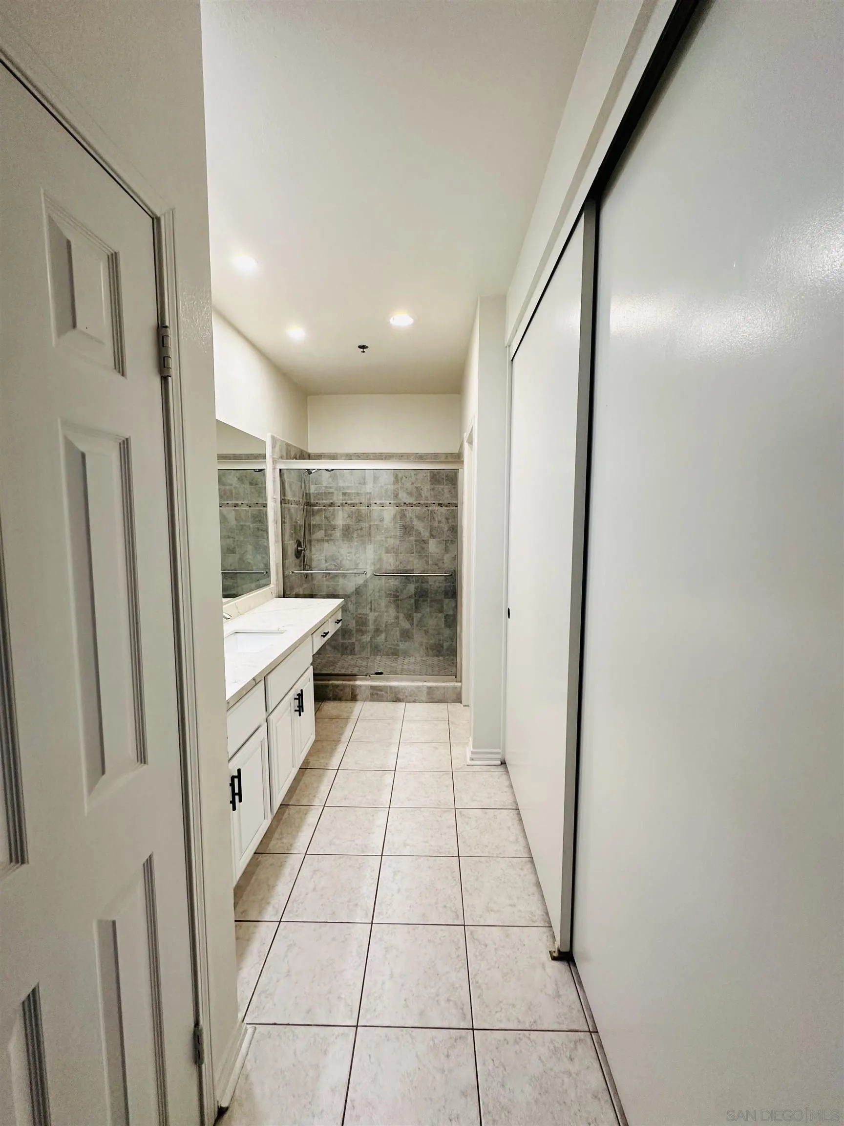 Photo #5: 240000836 Listing 