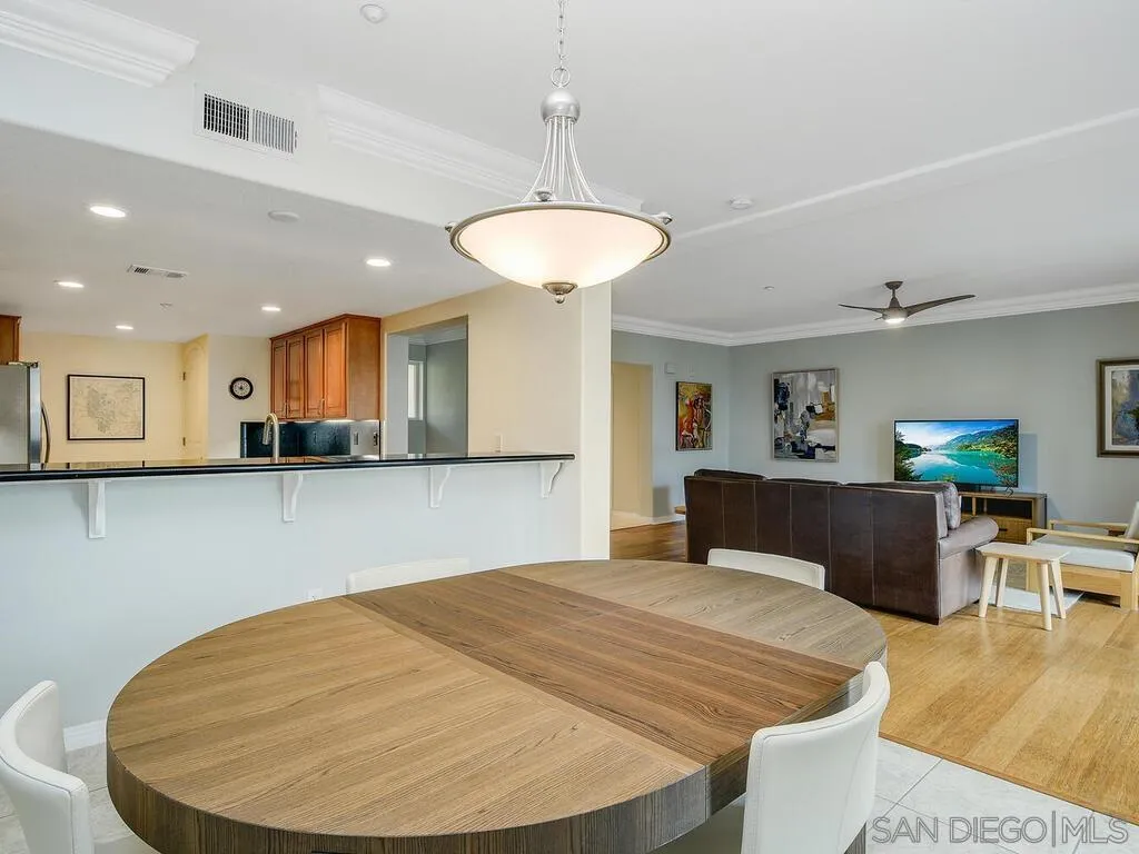 Photo #4: 240000941 Listing 