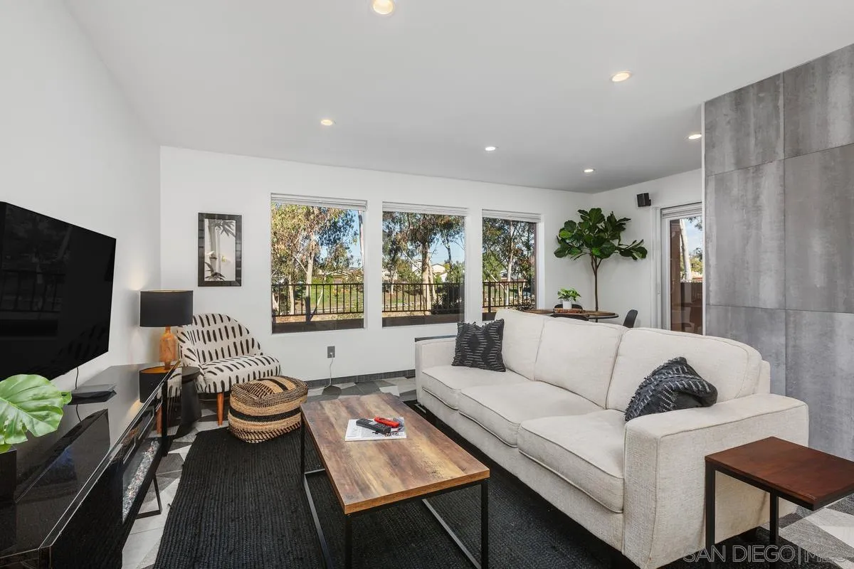 Photo #2: 240001048 Listing 