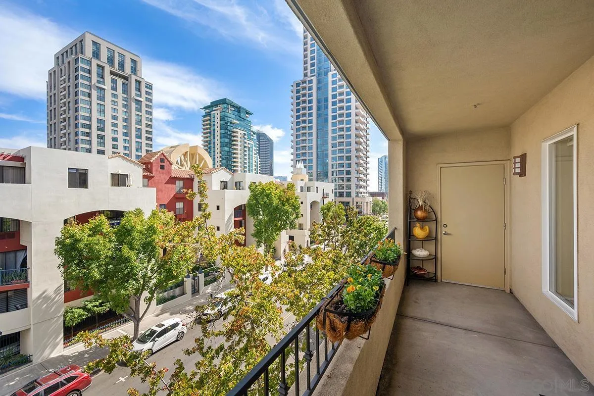 Photo #3: 240001178 Listing 