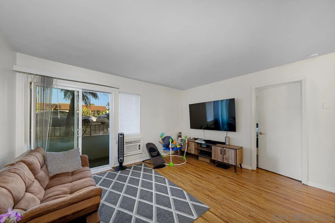 Photo #4: 240001371 Listing 