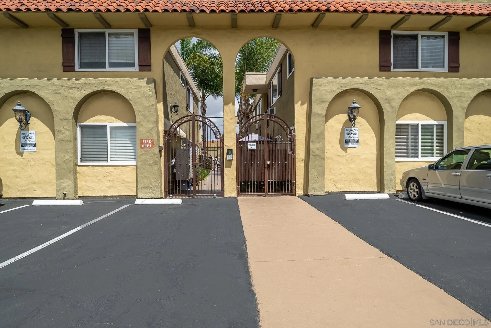 Photo #3: 240001379 Listing 