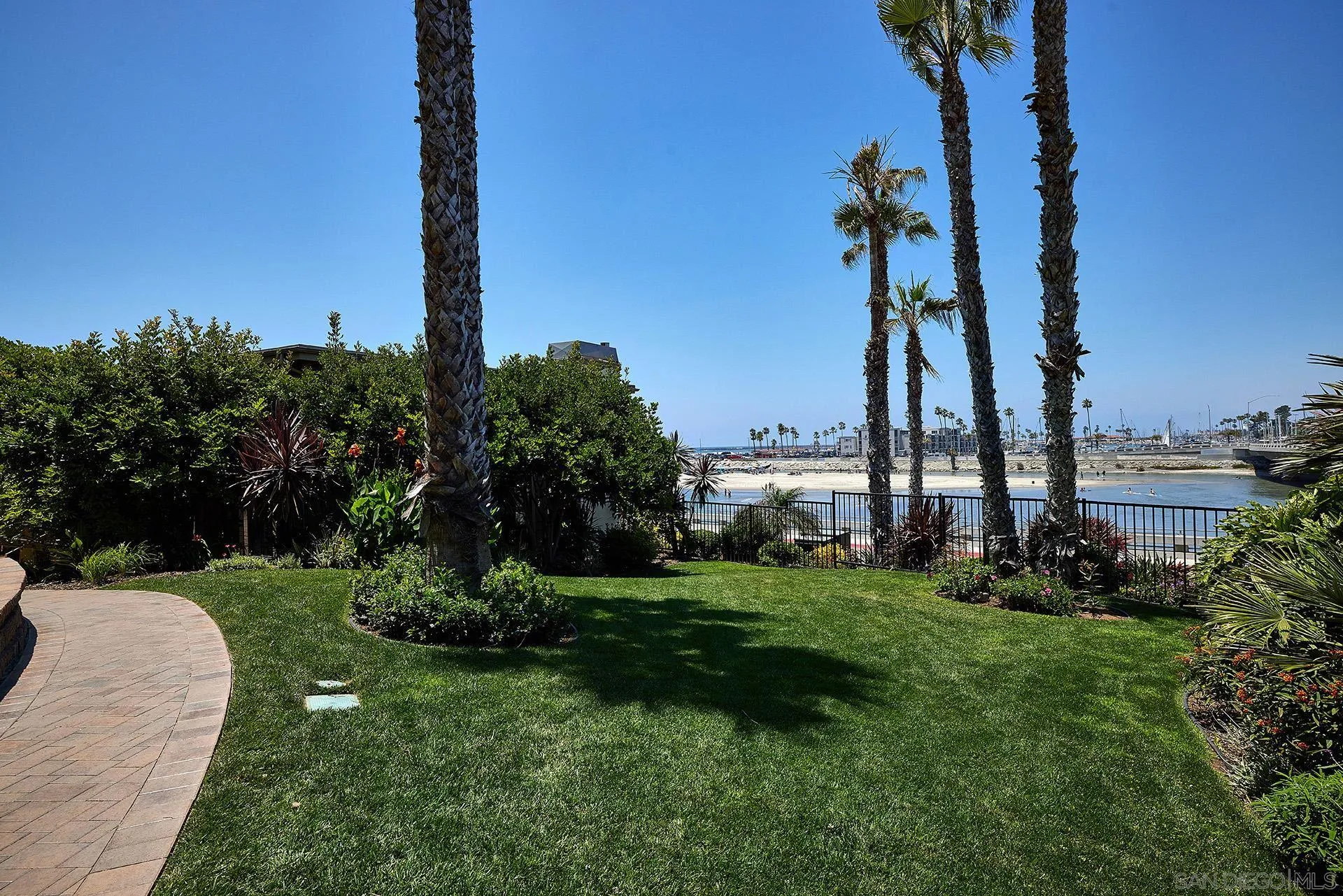 Photo #4: 240001404 Listing 