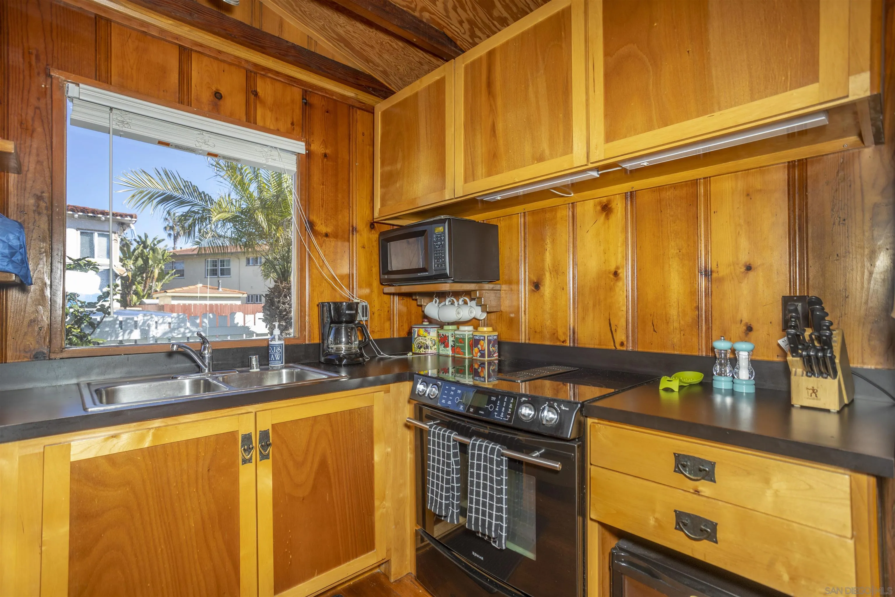 https://cdn.realtyfeed.com/cdn/127/240001453/645db60579e42438ec1936e357dc0eff.webp