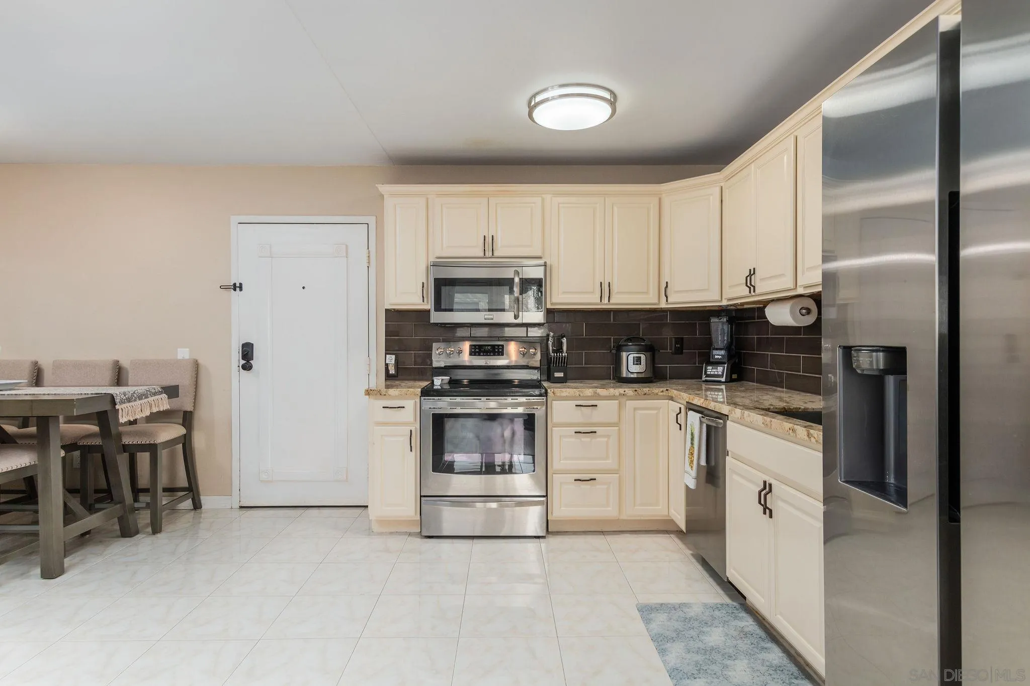 Photo #2: 240001487 Listing 