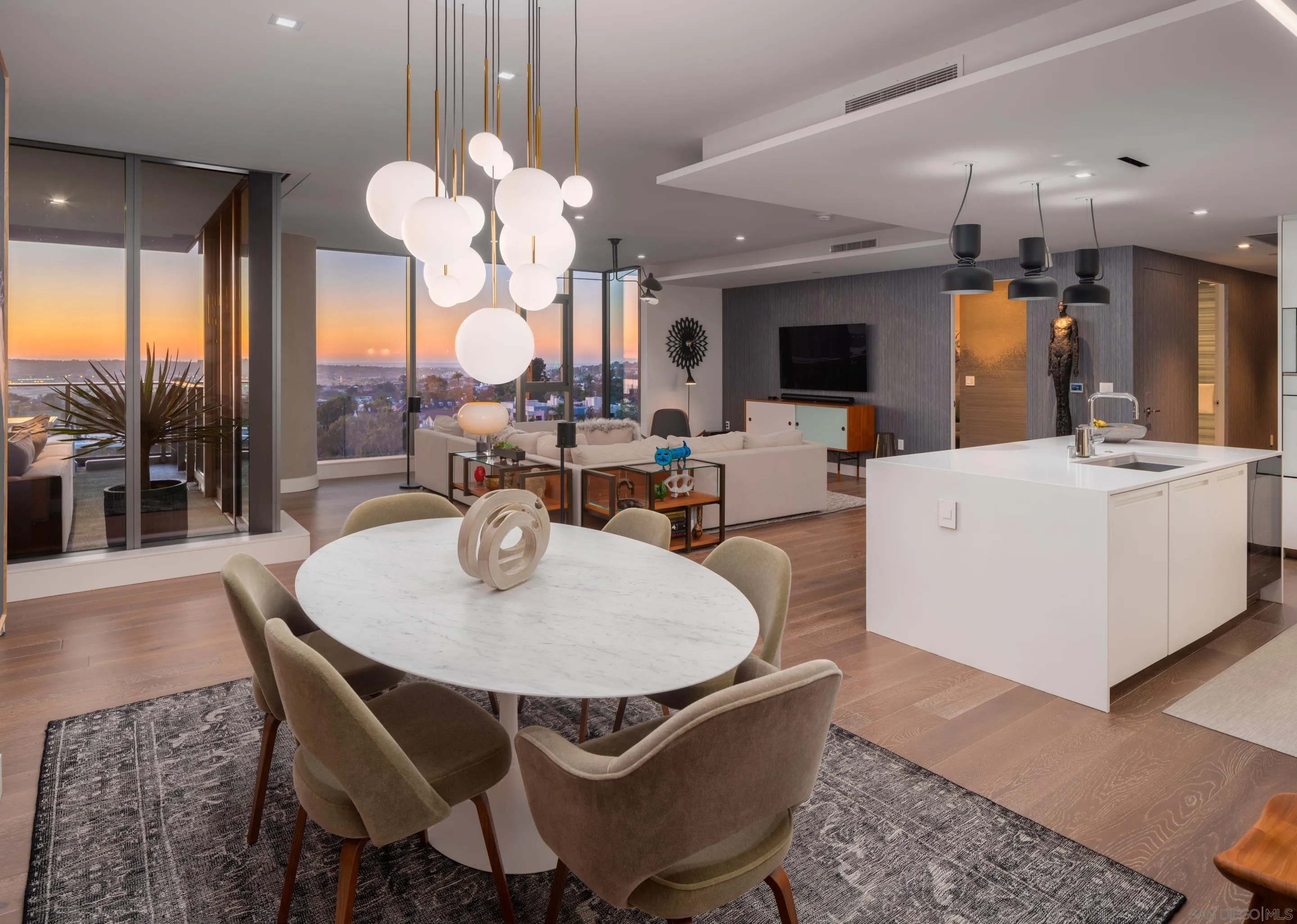 Photo #4: 240001587 Listing 