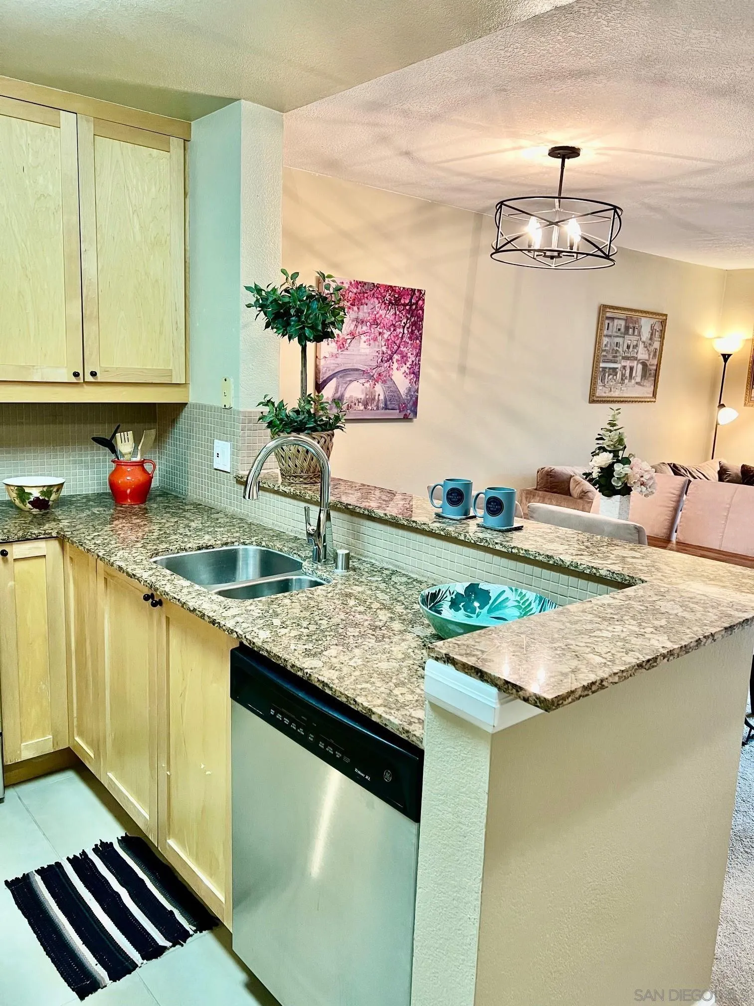Photo #2: 240001590 Listing 