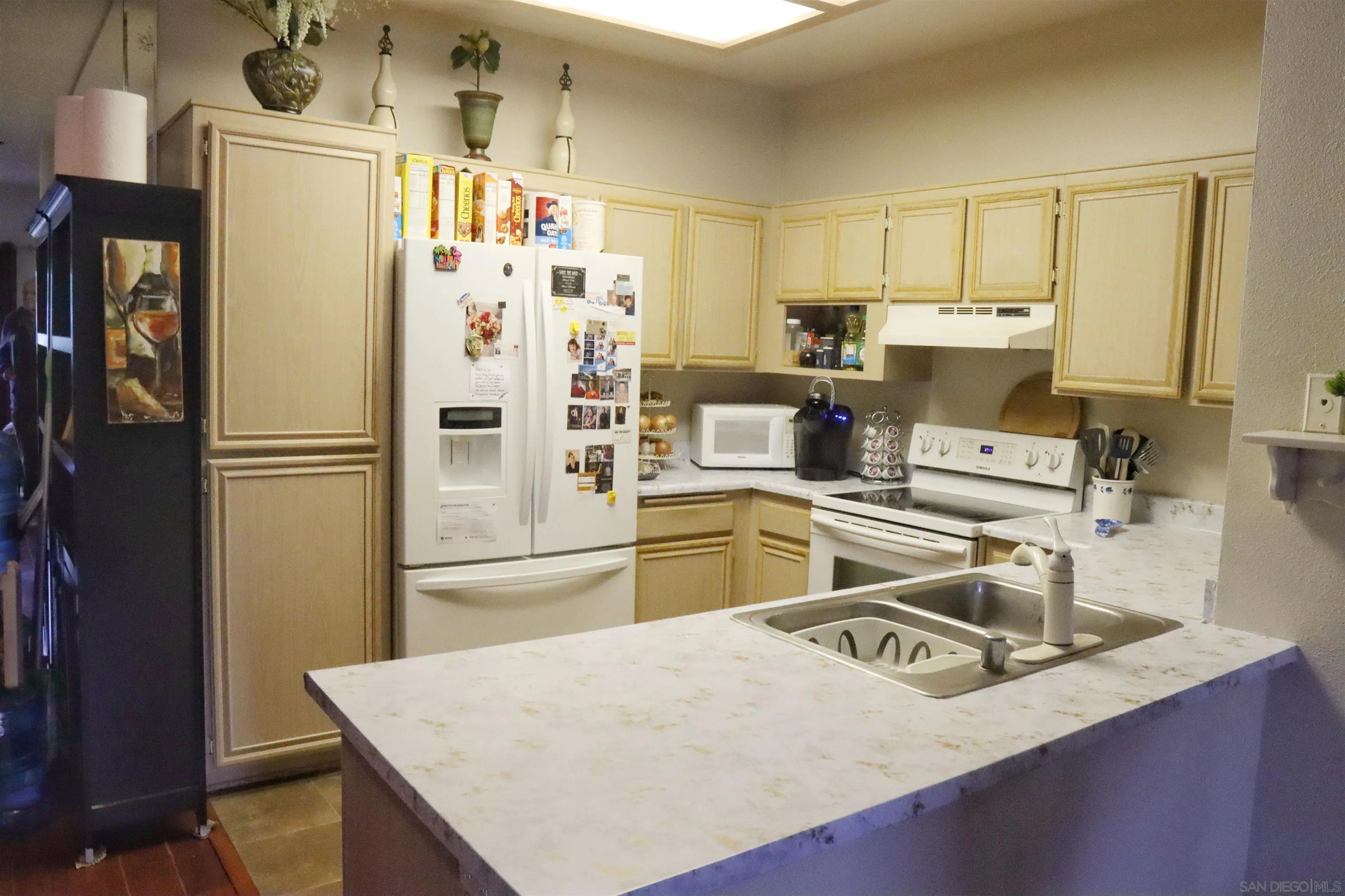 Photo #2: 240001666 Listing 