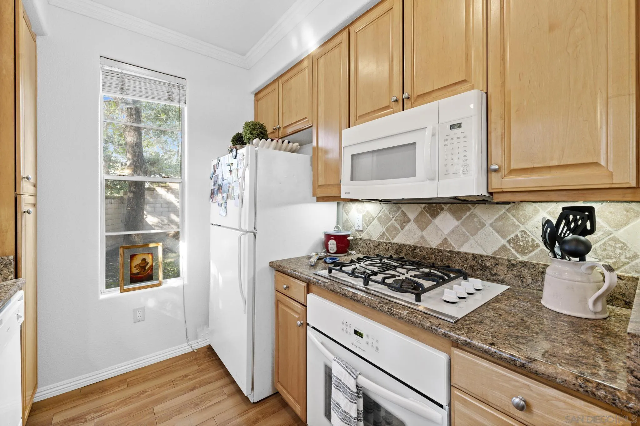 Photo #6: 240001825 Listing 