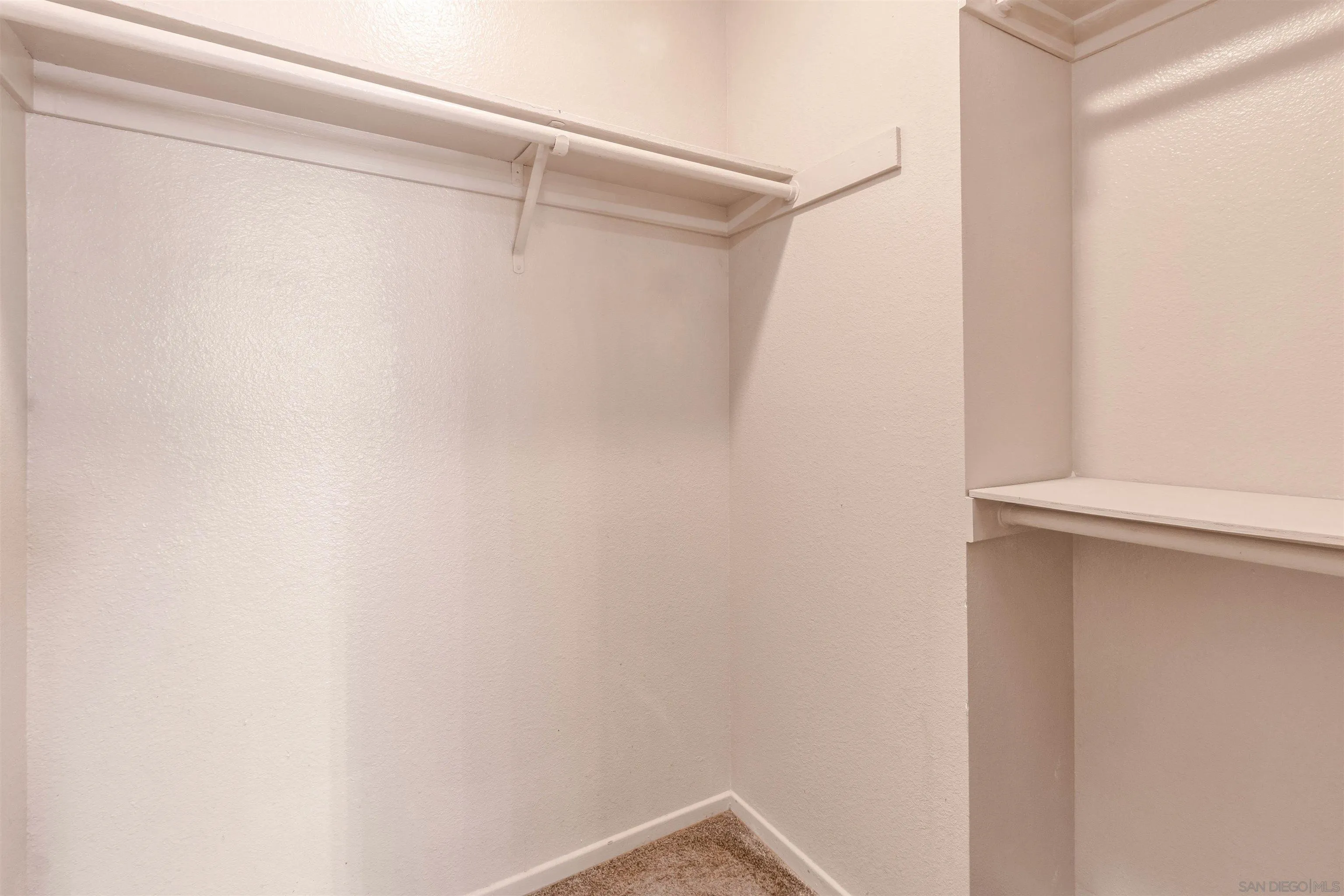 Photo #3: 240001828 Listing 