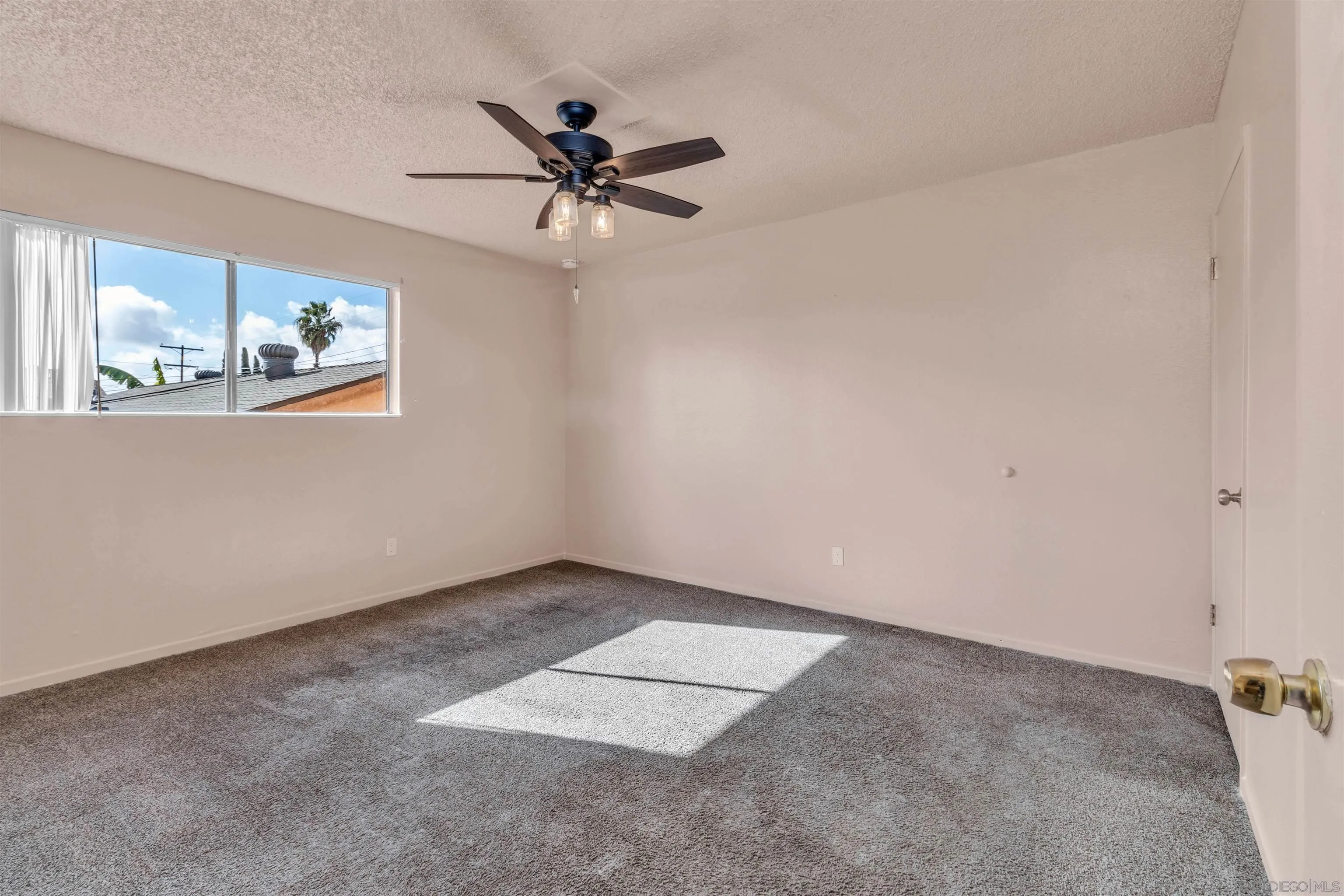 Photo #2: 240001828 Listing 