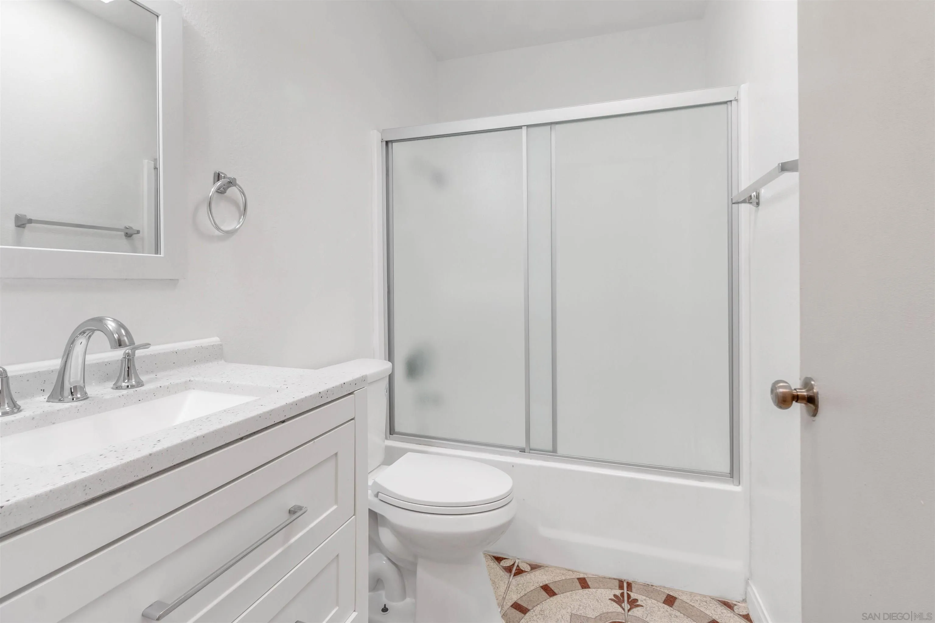 Photo #6: 240001828 Listing 