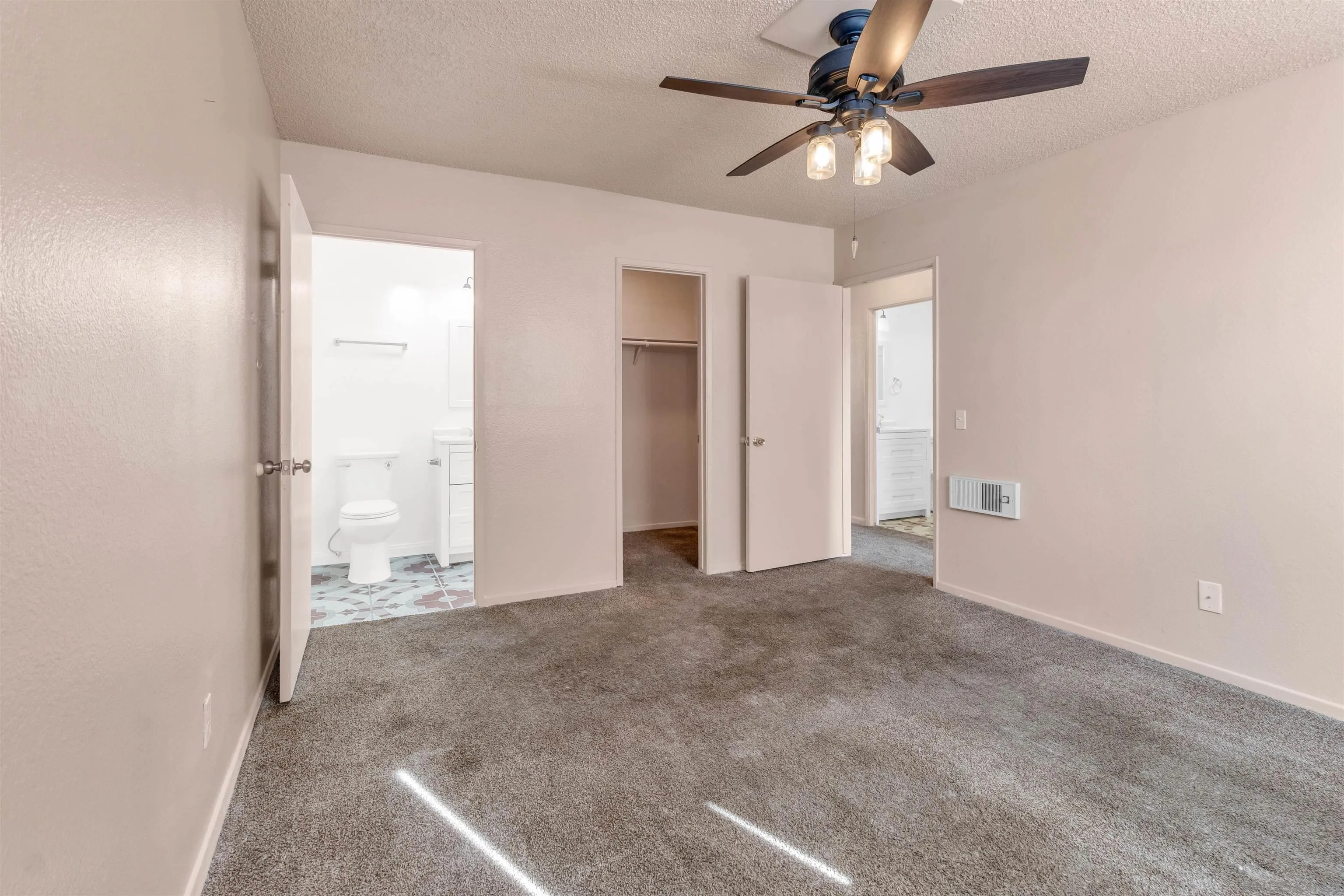Photo #4: 240001828 Listing 