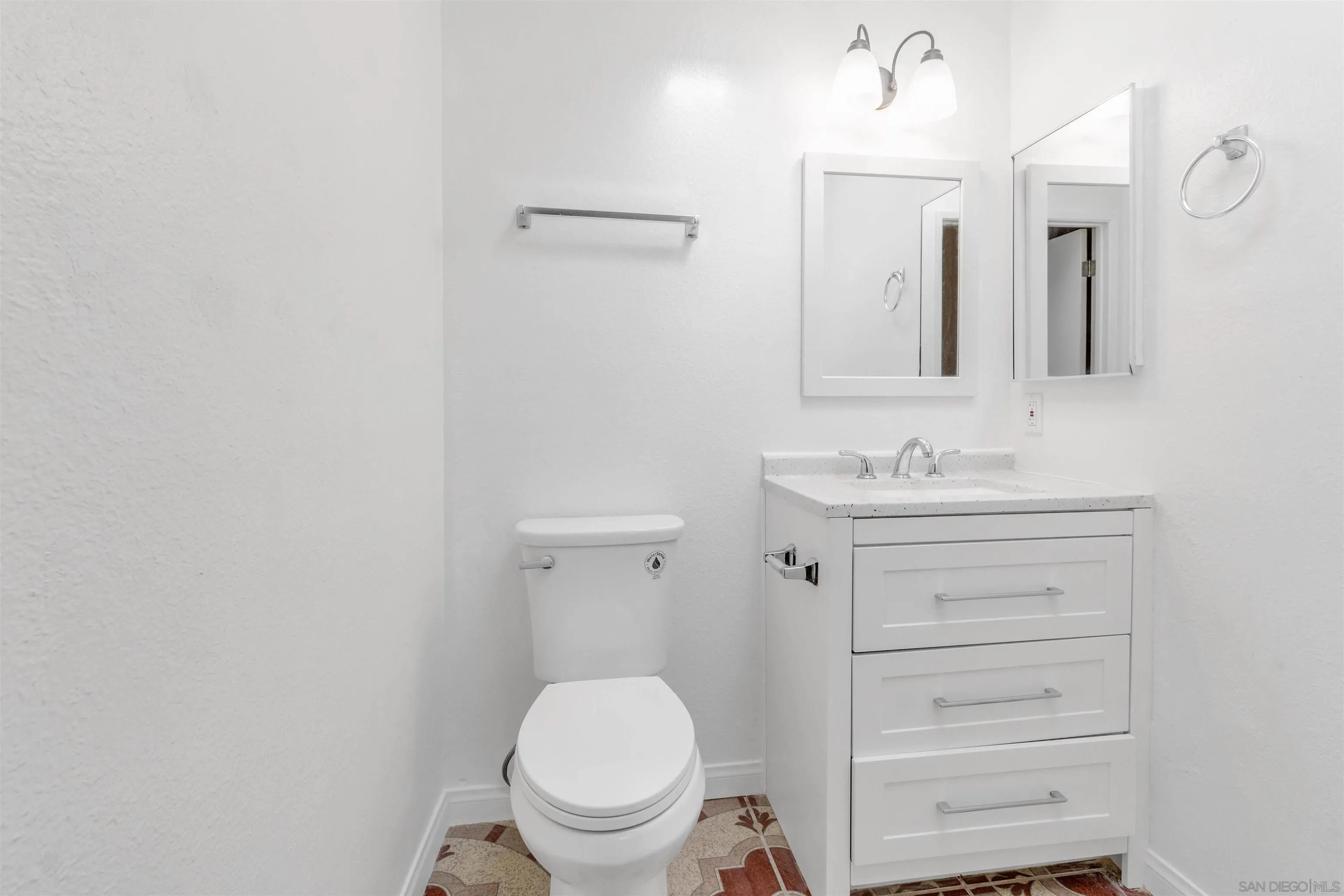 Photo #5: 240001828 Listing 