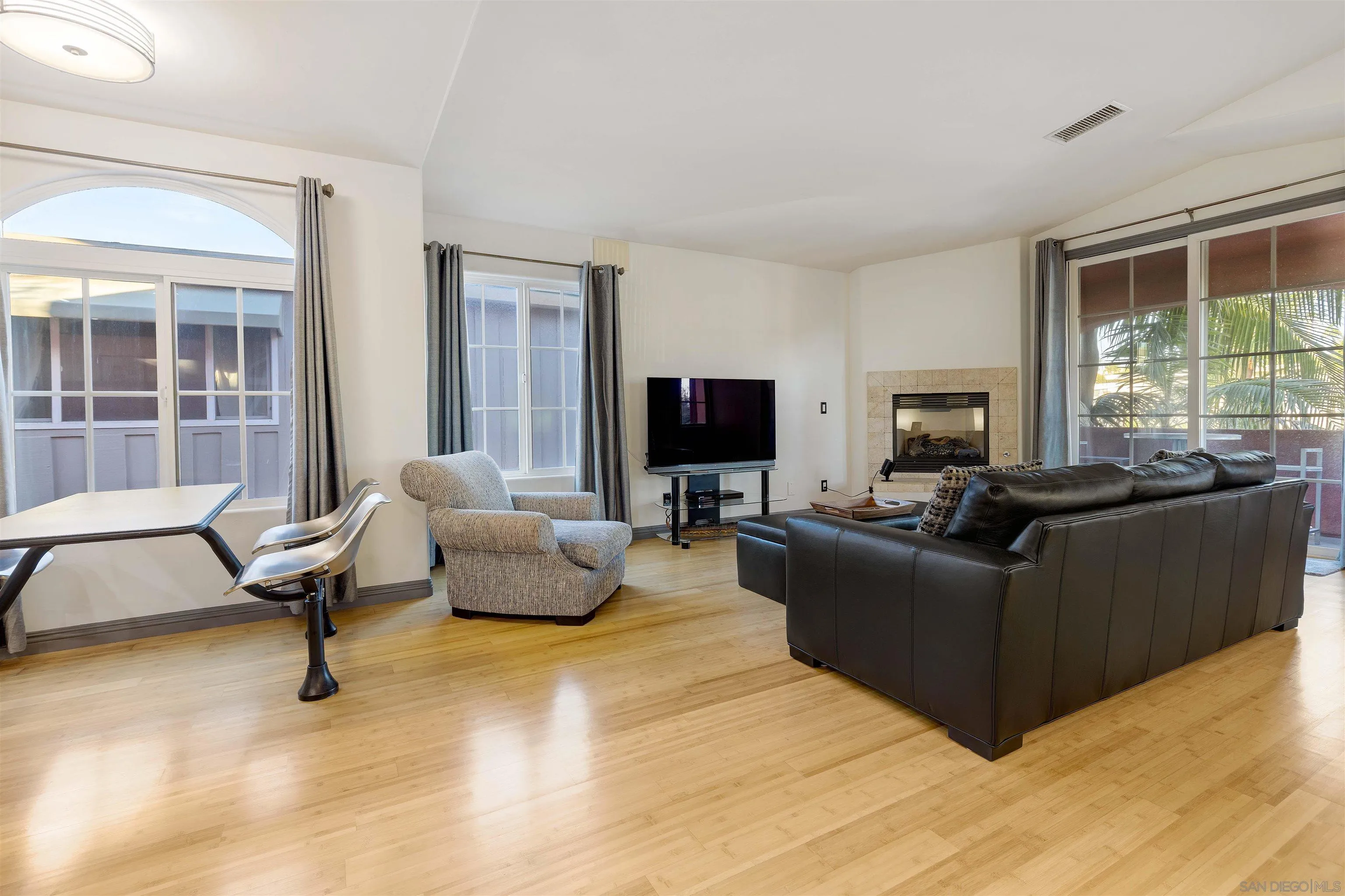 Photo #3: 240001865 Listing 