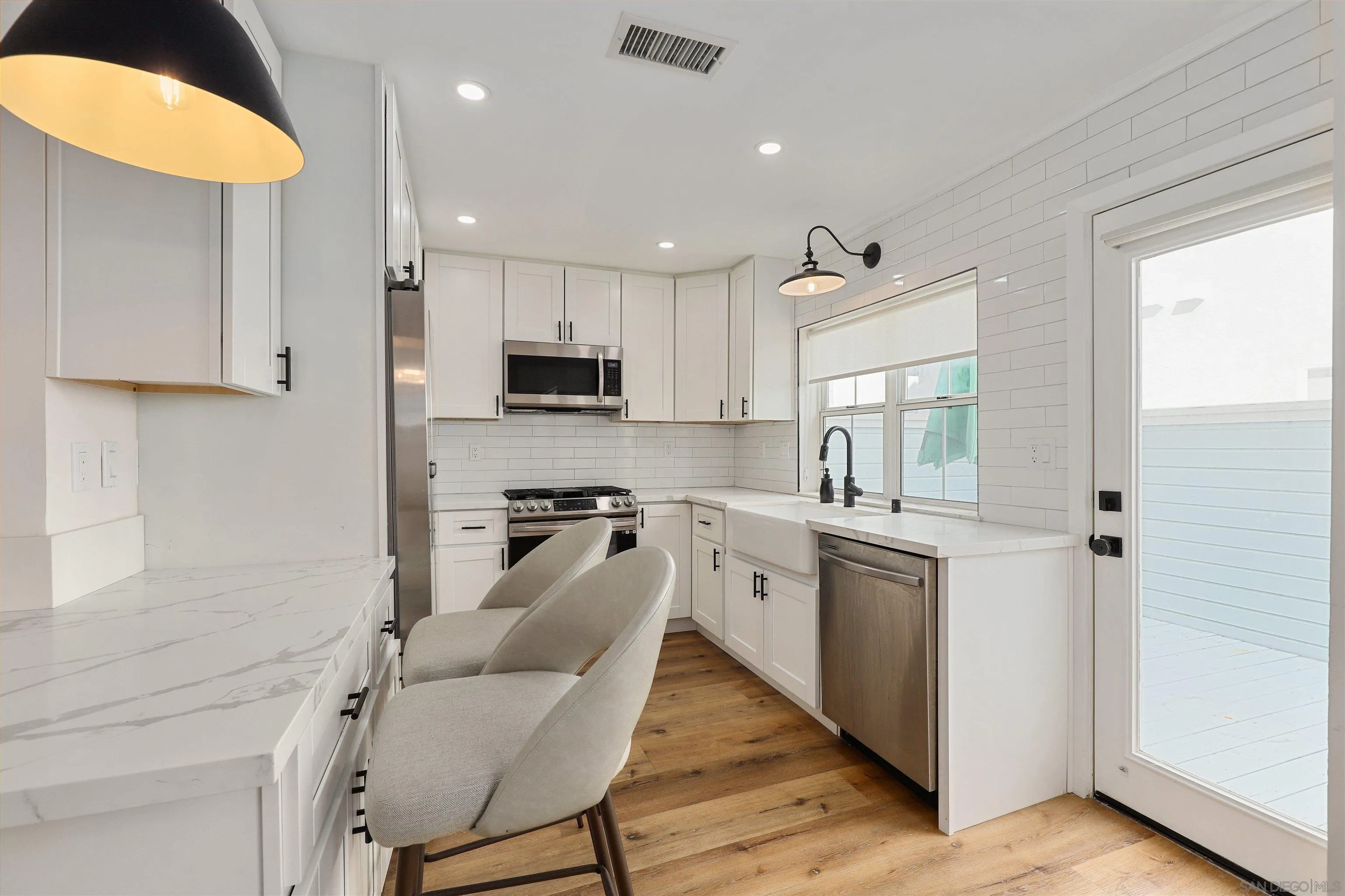 Photo #4: 240001876 Listing 