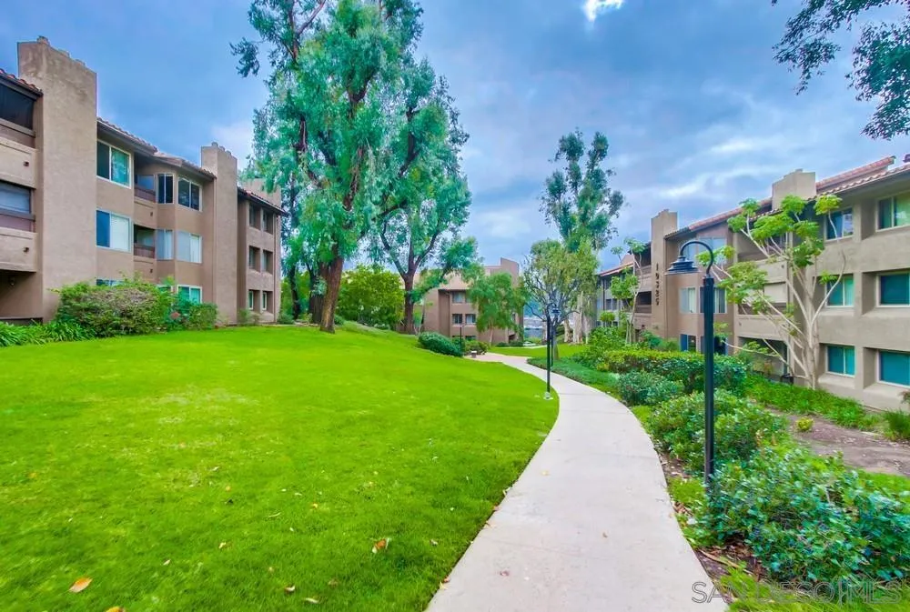 Photo #2: 240001908 Listing 