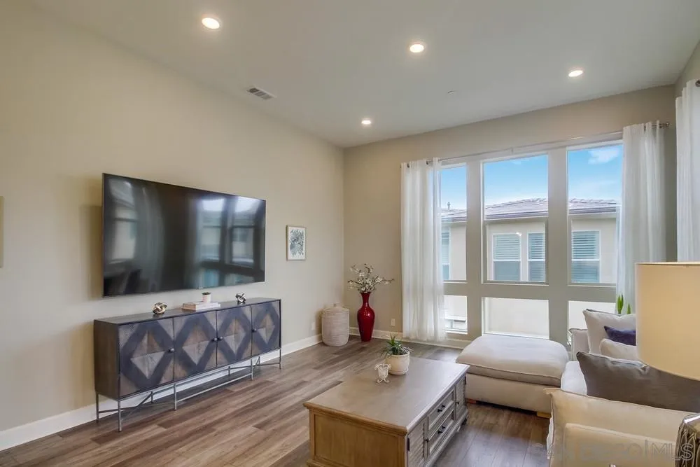 https://cdn.realtyfeed.com/cdn/127/240001915/5b3bee53755047376802d8285b46d4a6.webp