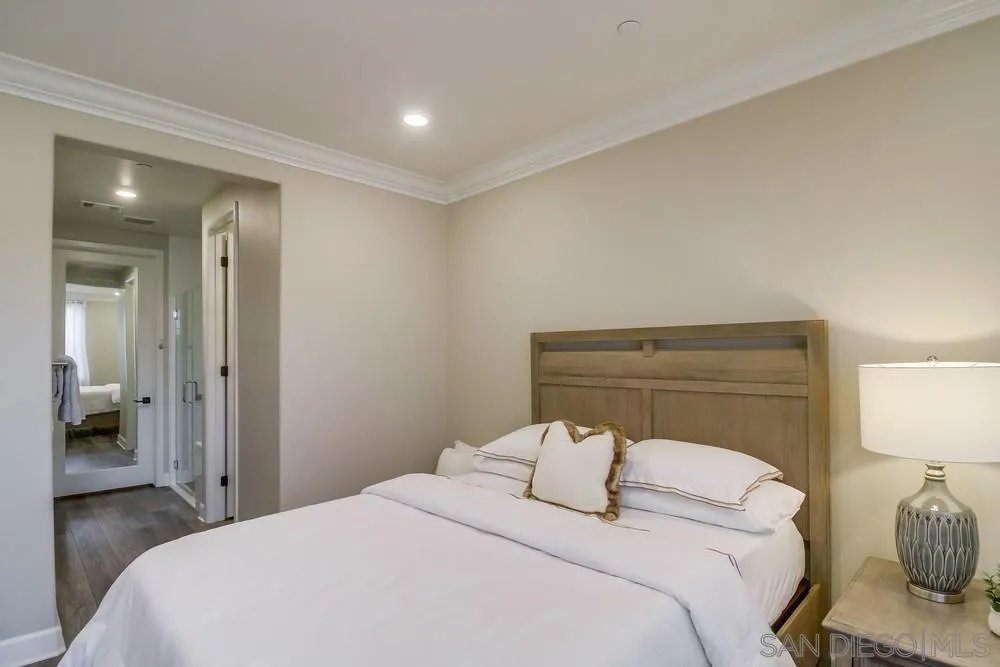 https://cdn.realtyfeed.com/cdn/127/240001915/bbf8e4778d908df6fef74a2206a669fa.webp