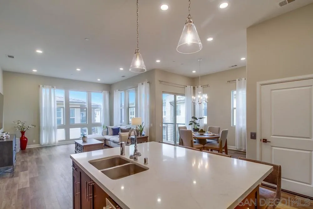 https://cdn.realtyfeed.com/cdn/127/240001915/e7964c8d5dcb7339218ecd416b2d744d.webp
