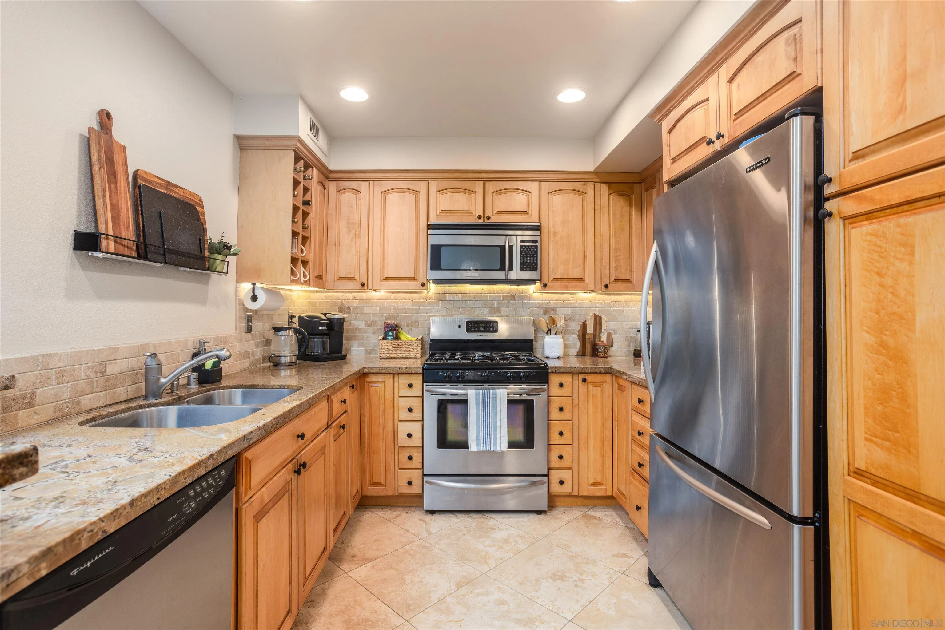 Photo #6: 240001997 Listing 
