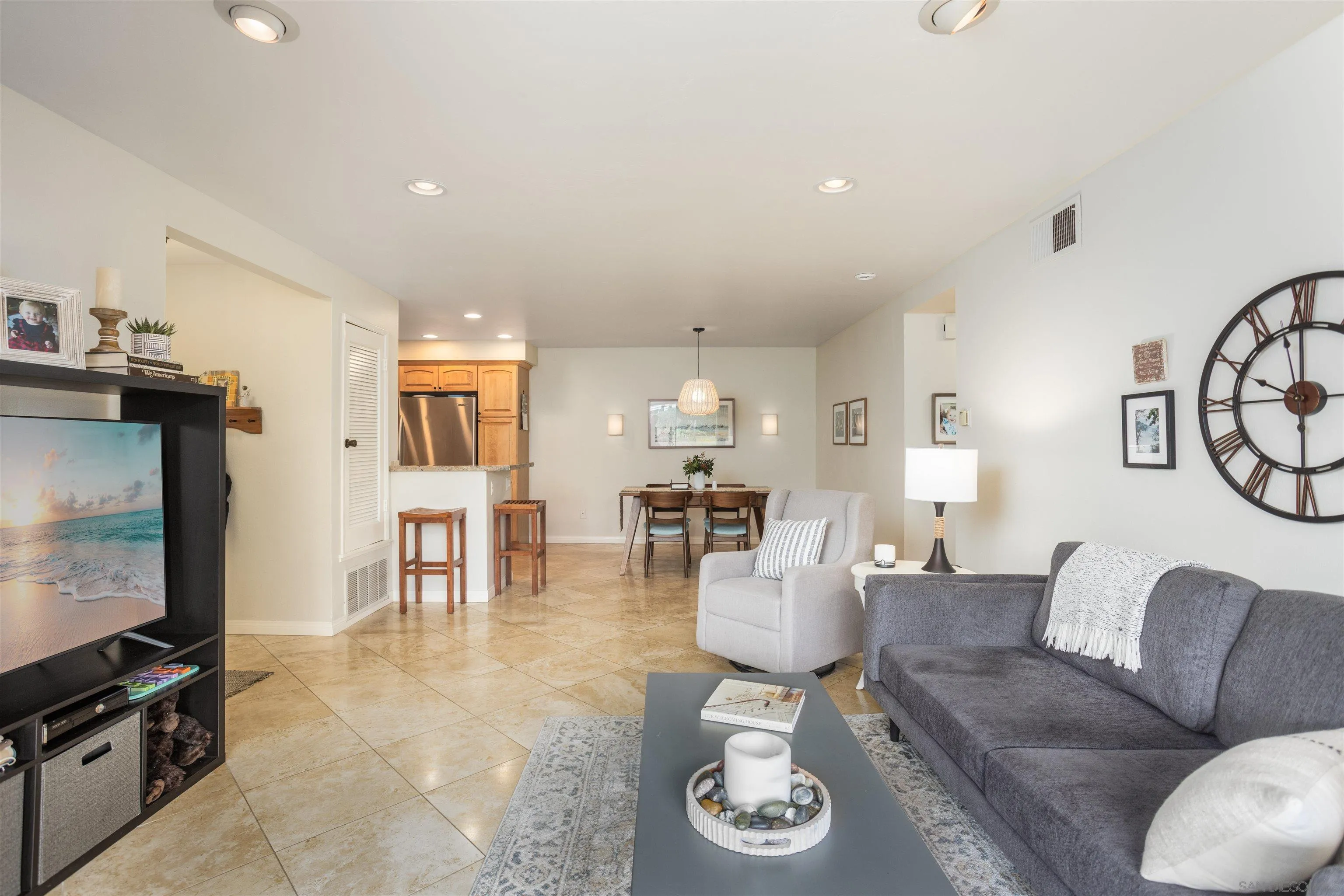 Photo #2: 240001997 Listing 