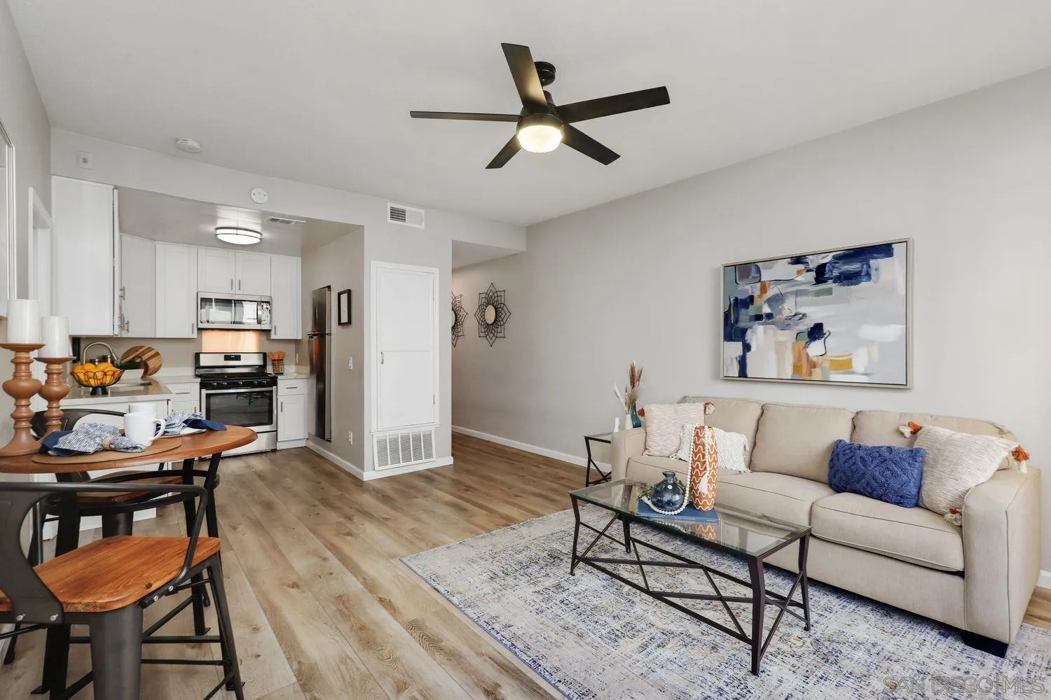 Photo #4: 240002000 Listing 