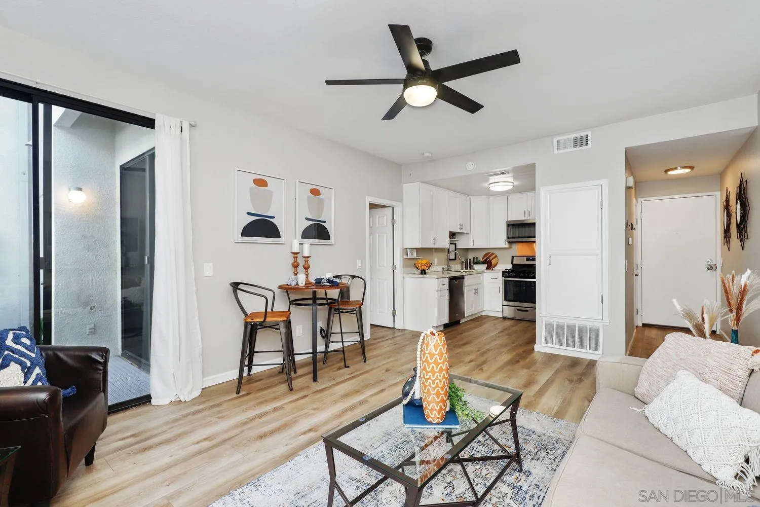 Photo #5: 240002000 Listing 