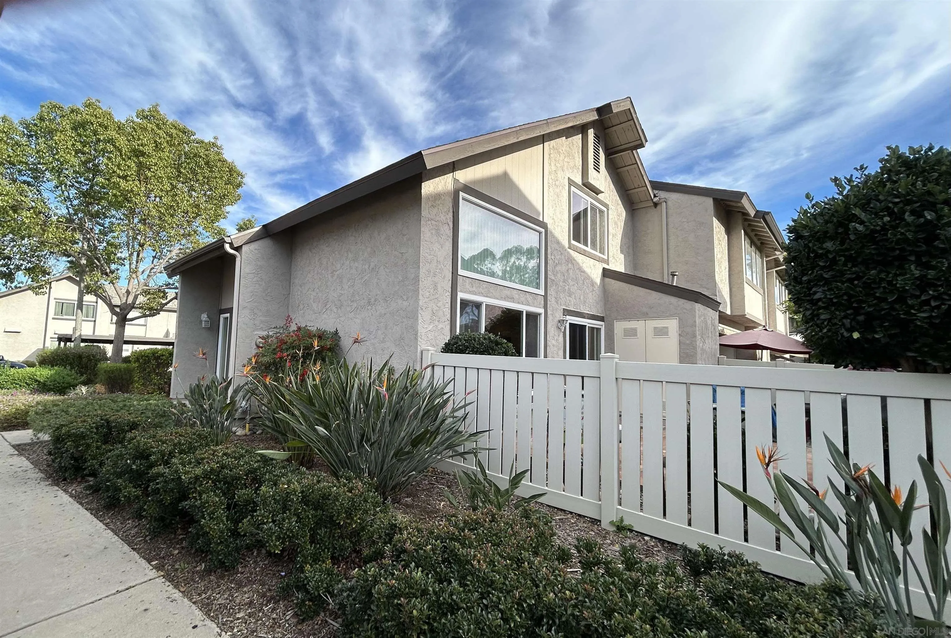Photo #3: 240002230 Listing 