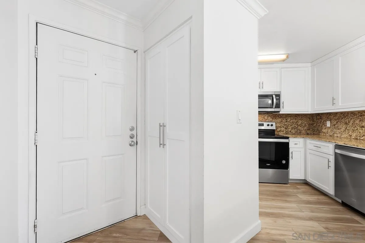 Photo #3: 240002325 Listing 