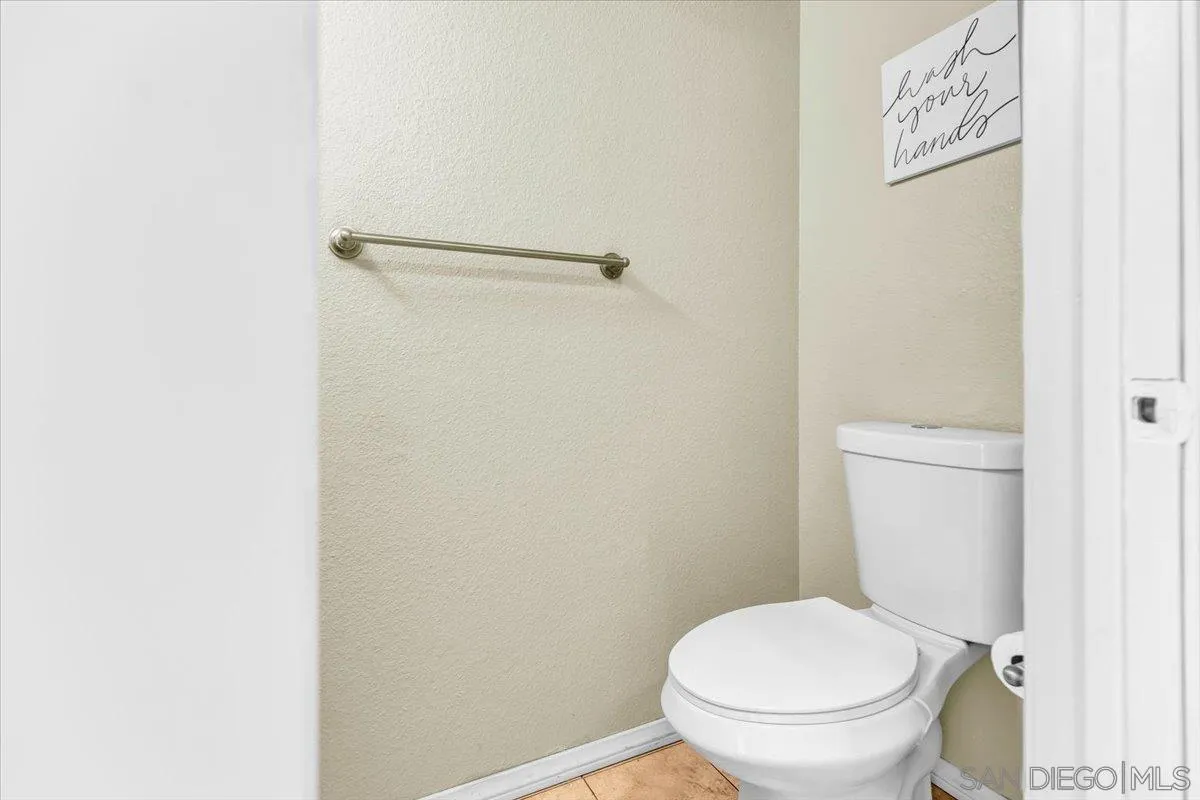 Photo #6: 240002330 Listing 
