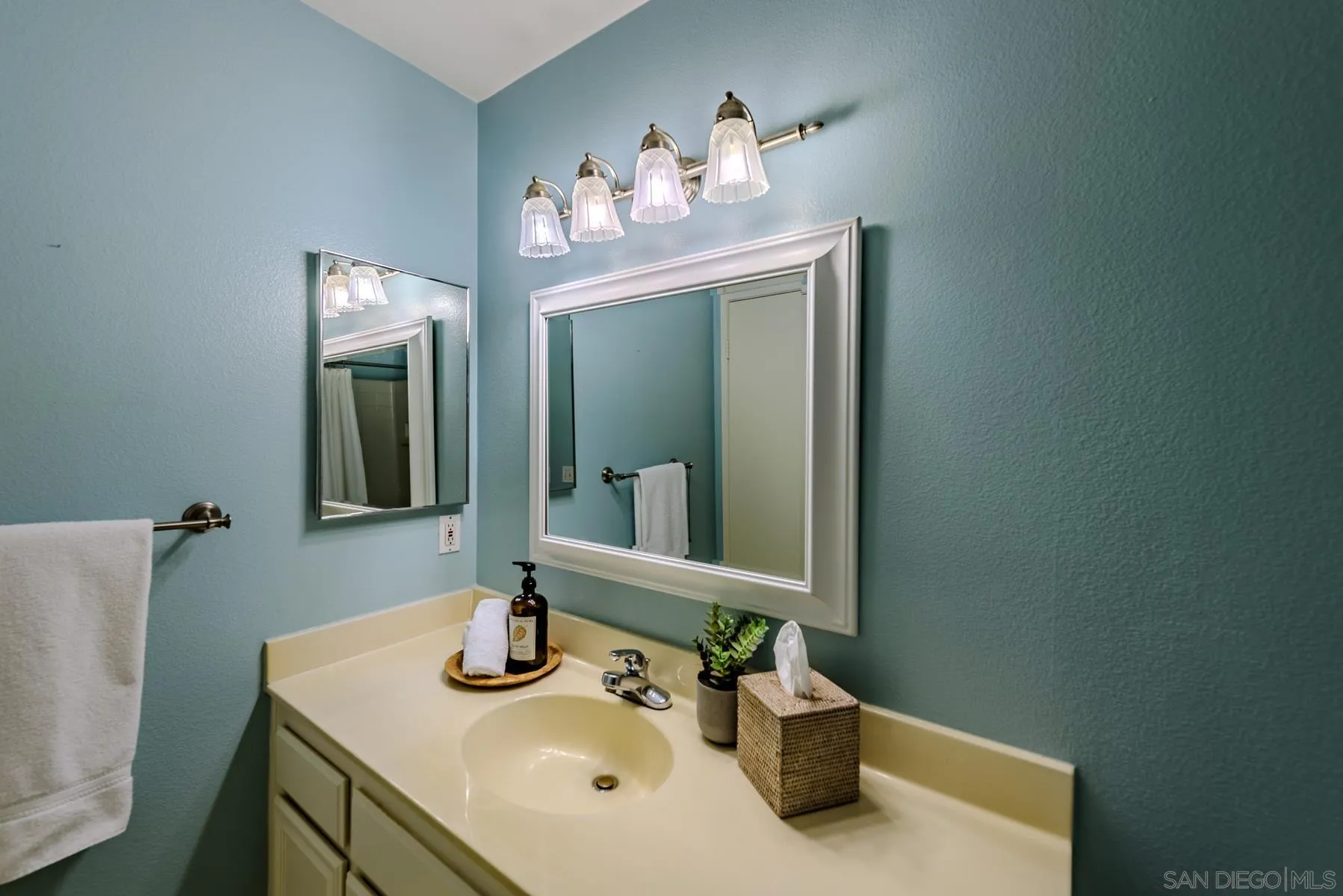 https://cdn.realtyfeed.com/cdn/127/240002389/2c1792932ced95248799ee8b1b489238.webp