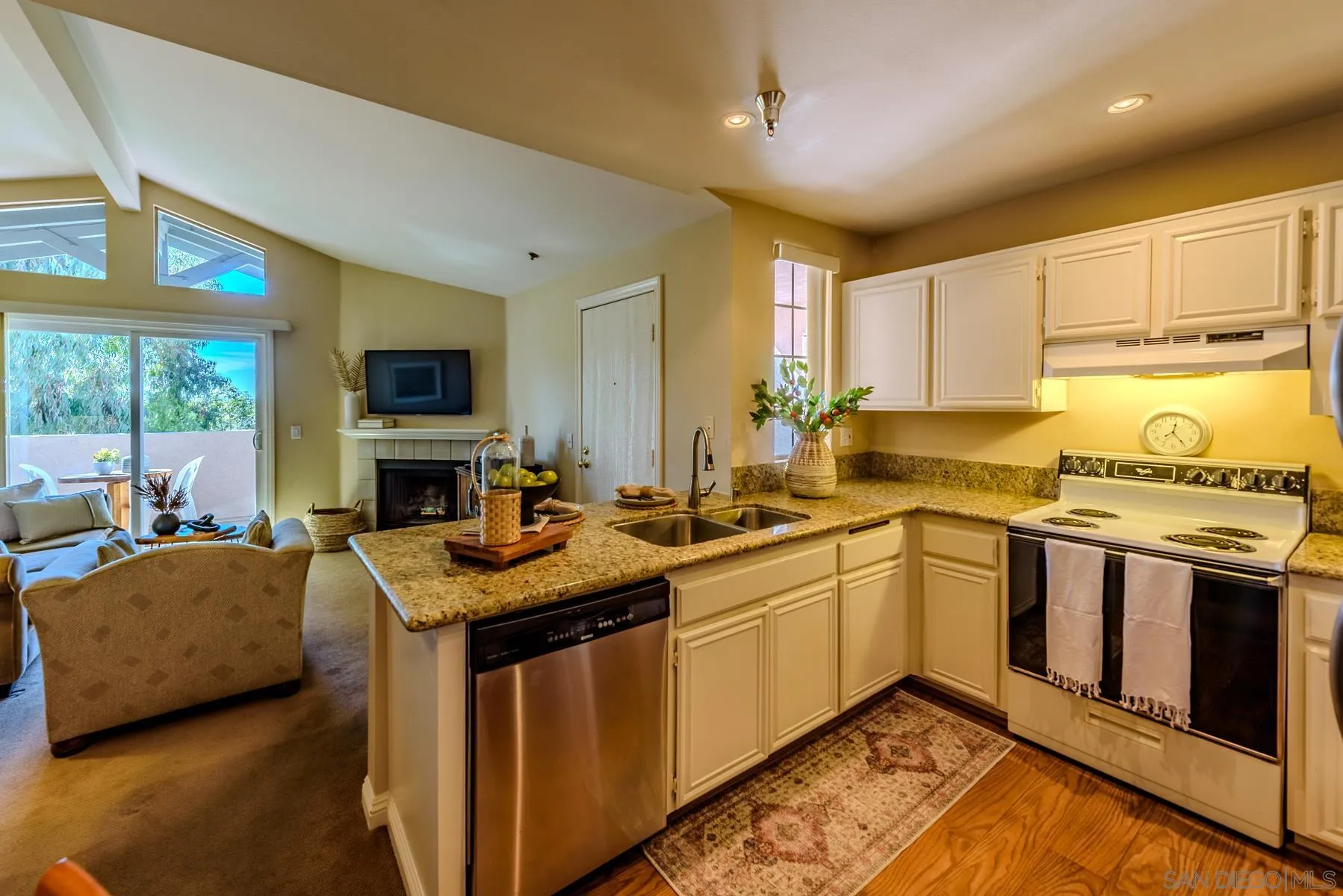 https://cdn.realtyfeed.com/cdn/127/240002389/883da1a7cf3b634899c4c74e89843c56.webp