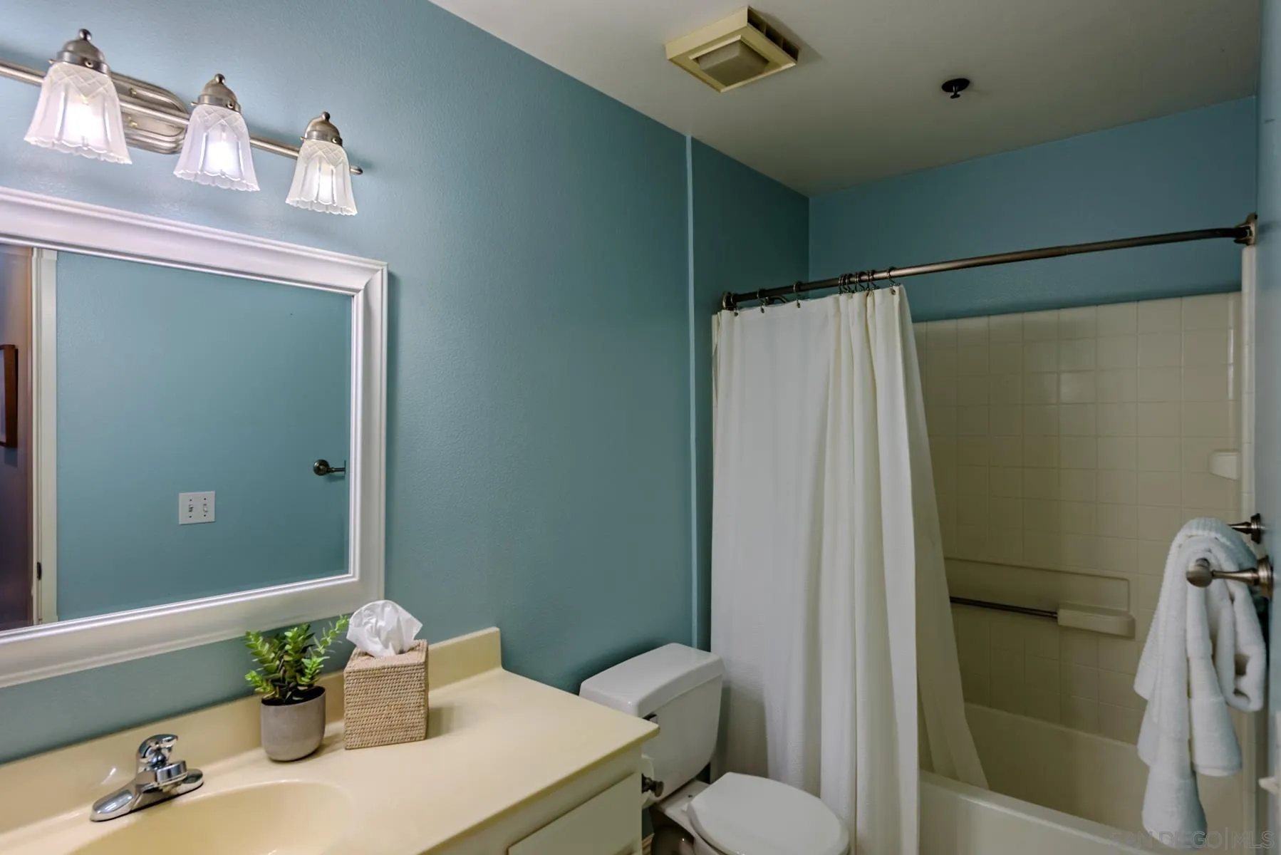 https://cdn.realtyfeed.com/cdn/127/240002389/a4c304ca78581bc5a7dfa0c3ec2976f1.webp