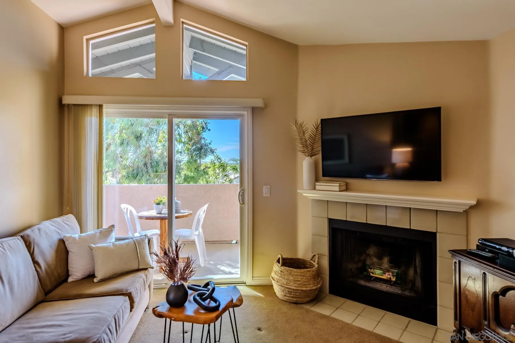 https://cdn.realtyfeed.com/cdn/127/240002389/ba87e506f3b843de6613879e9894f441.webp