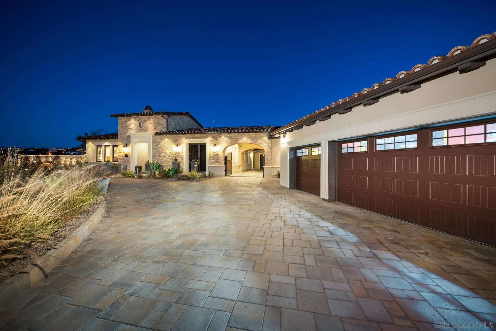 https://cdn.realtyfeed.com/cdn/127/240002457/038858c76c443e317626edbe44ddf992.webp