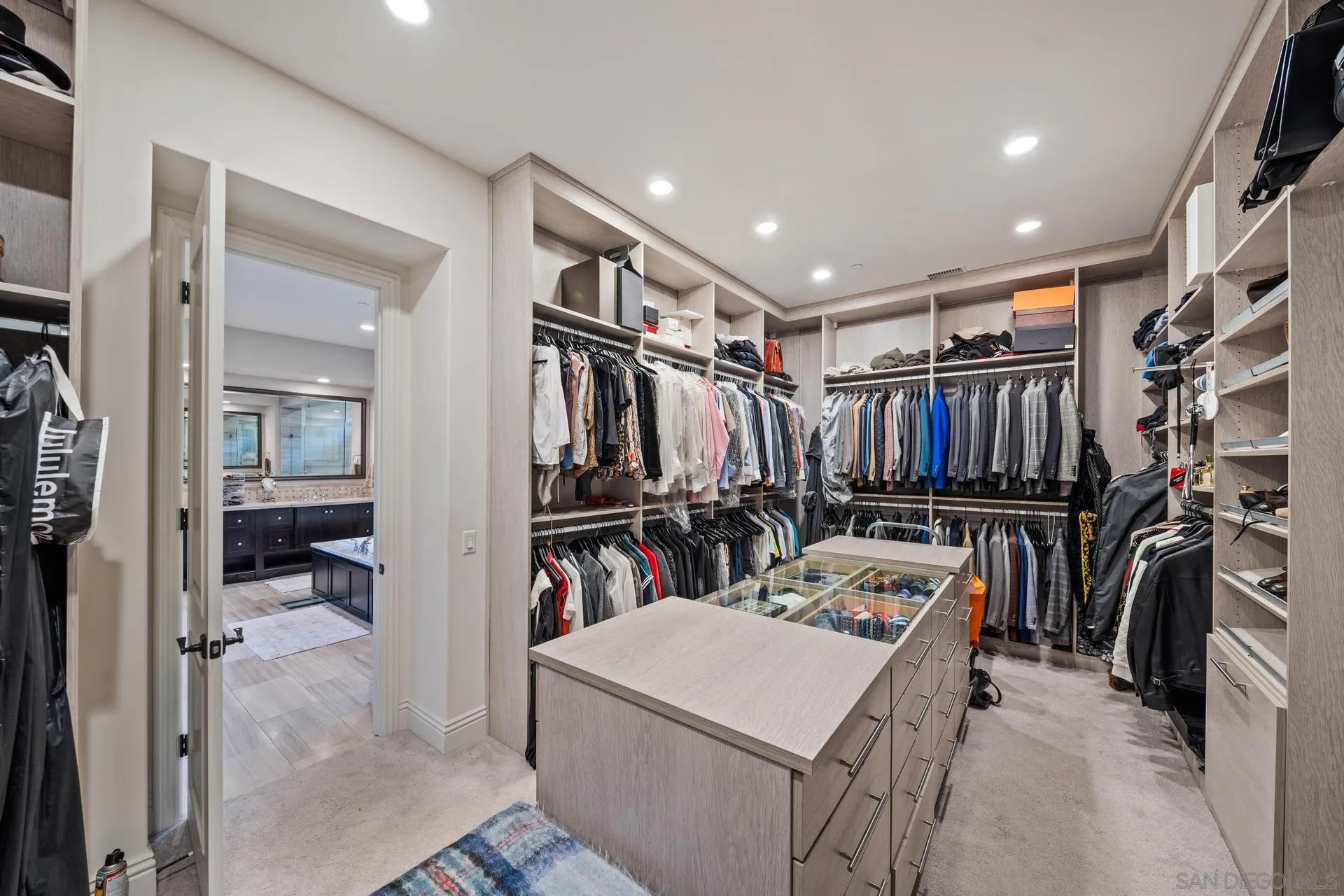 https://cdn.realtyfeed.com/cdn/127/240002457/de151ae678bcfc97185c996a1f514079.webp