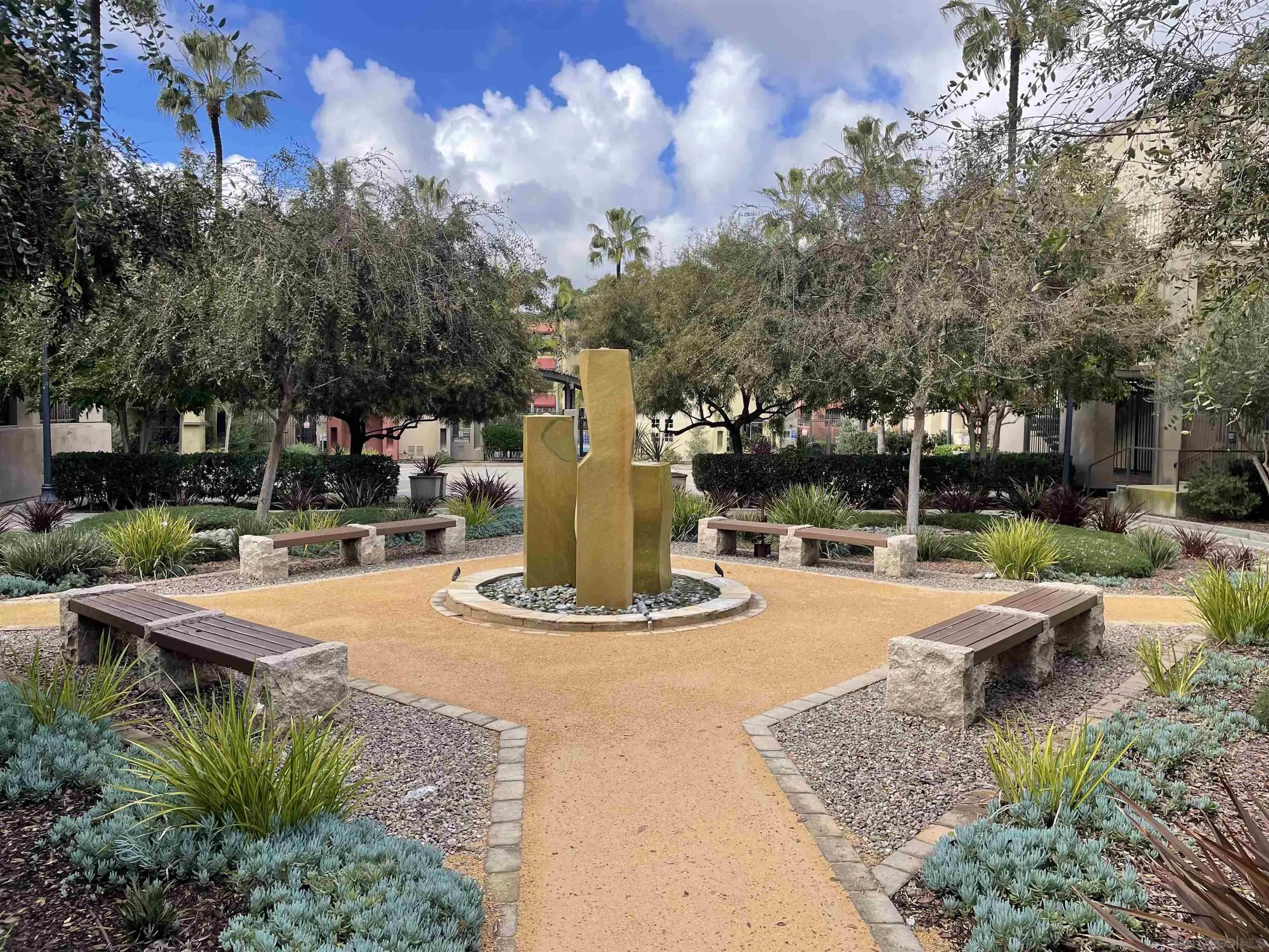 Photo #2: 240002597 Listing 