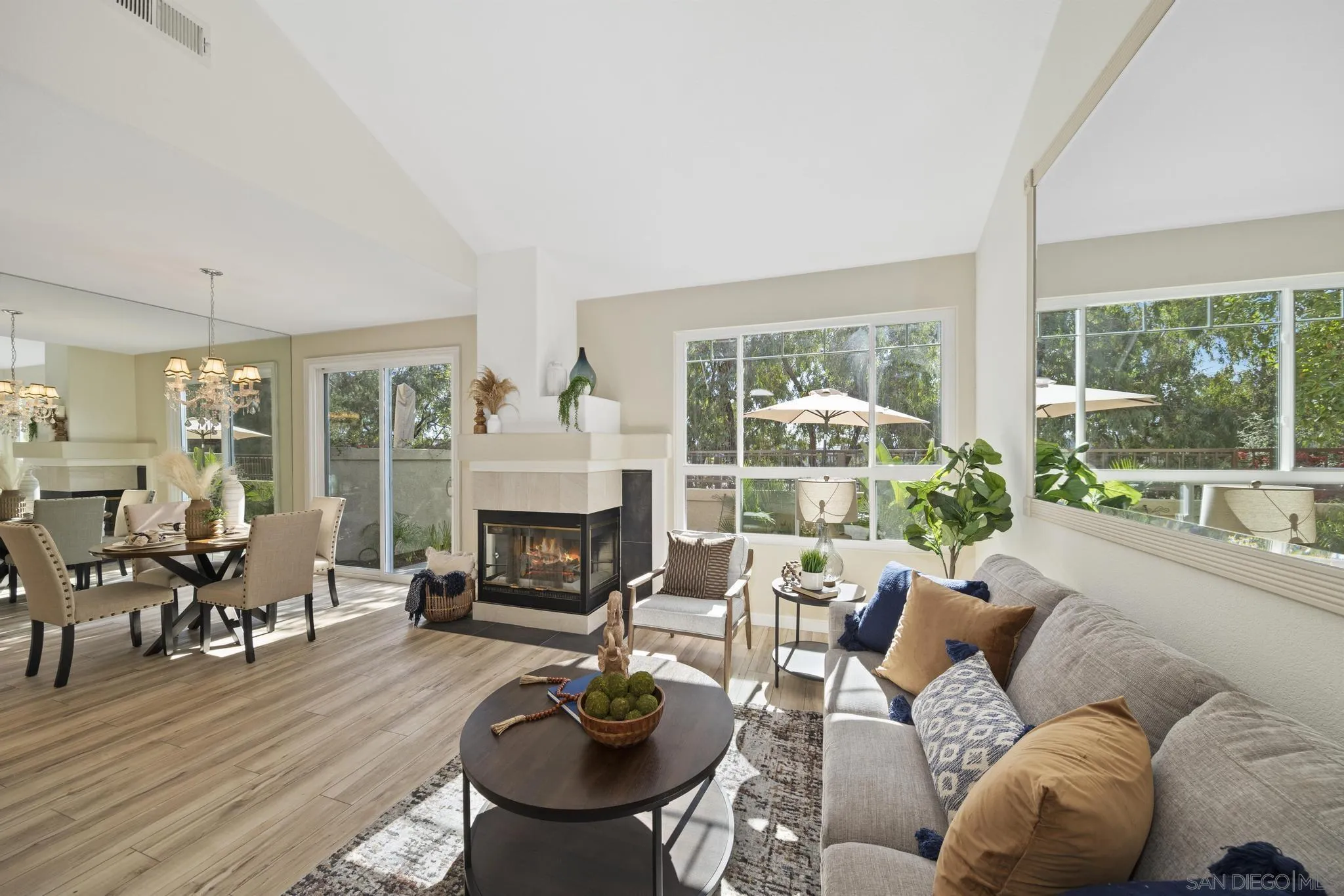 Photo #2: 240002648 Listing 