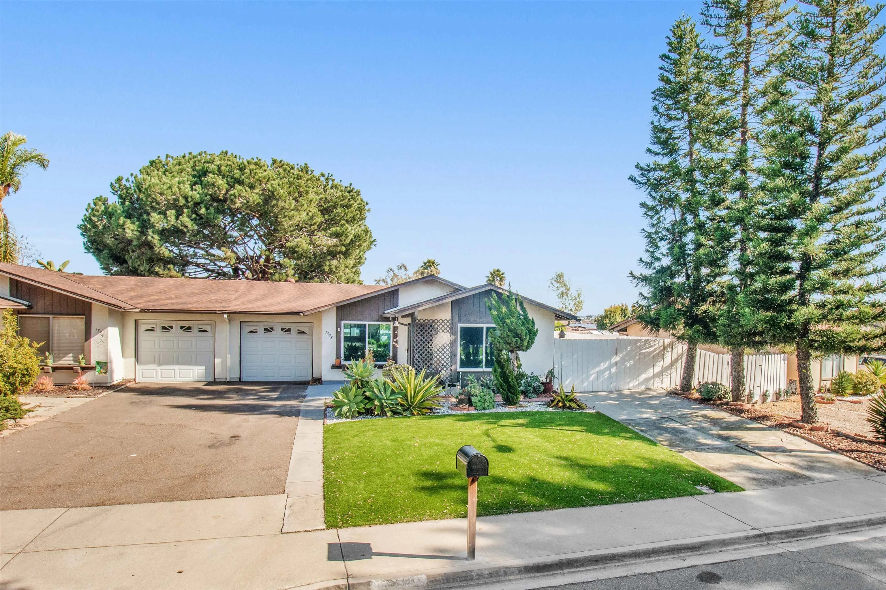 Photo #3: 240002715 Listing 