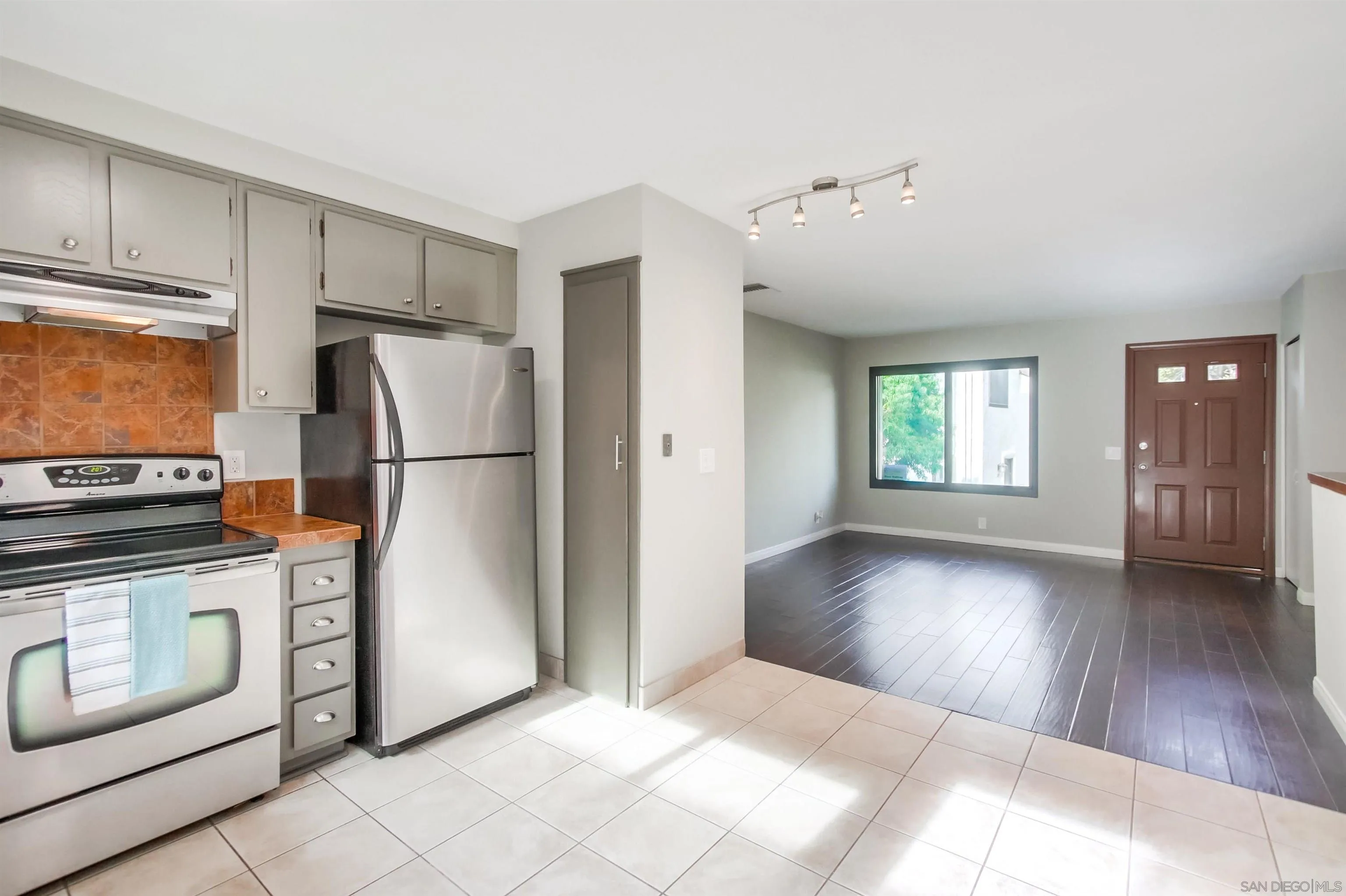 Photo #5: 240002813 Listing 