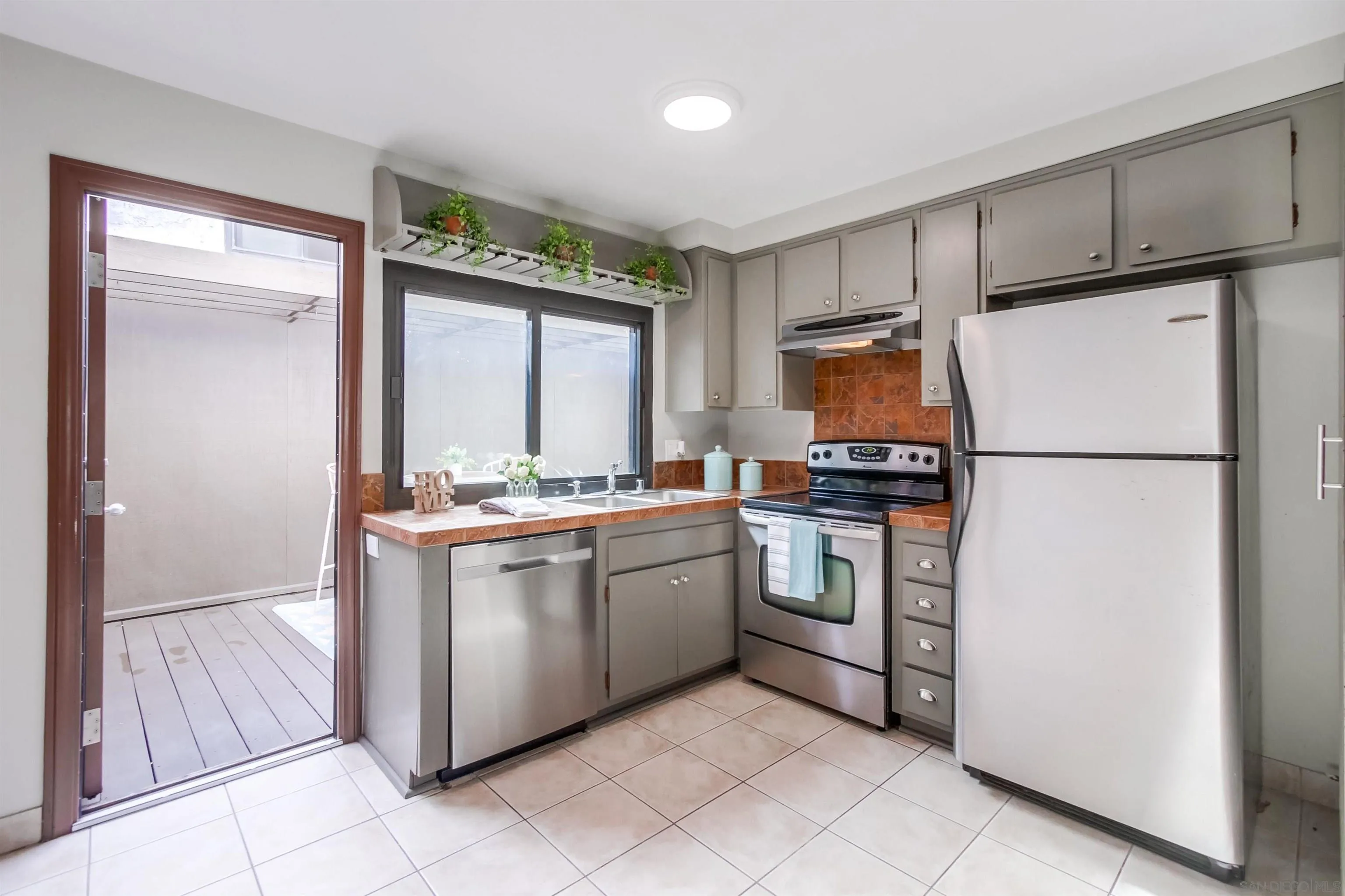 Photo #4: 240002813 Listing 