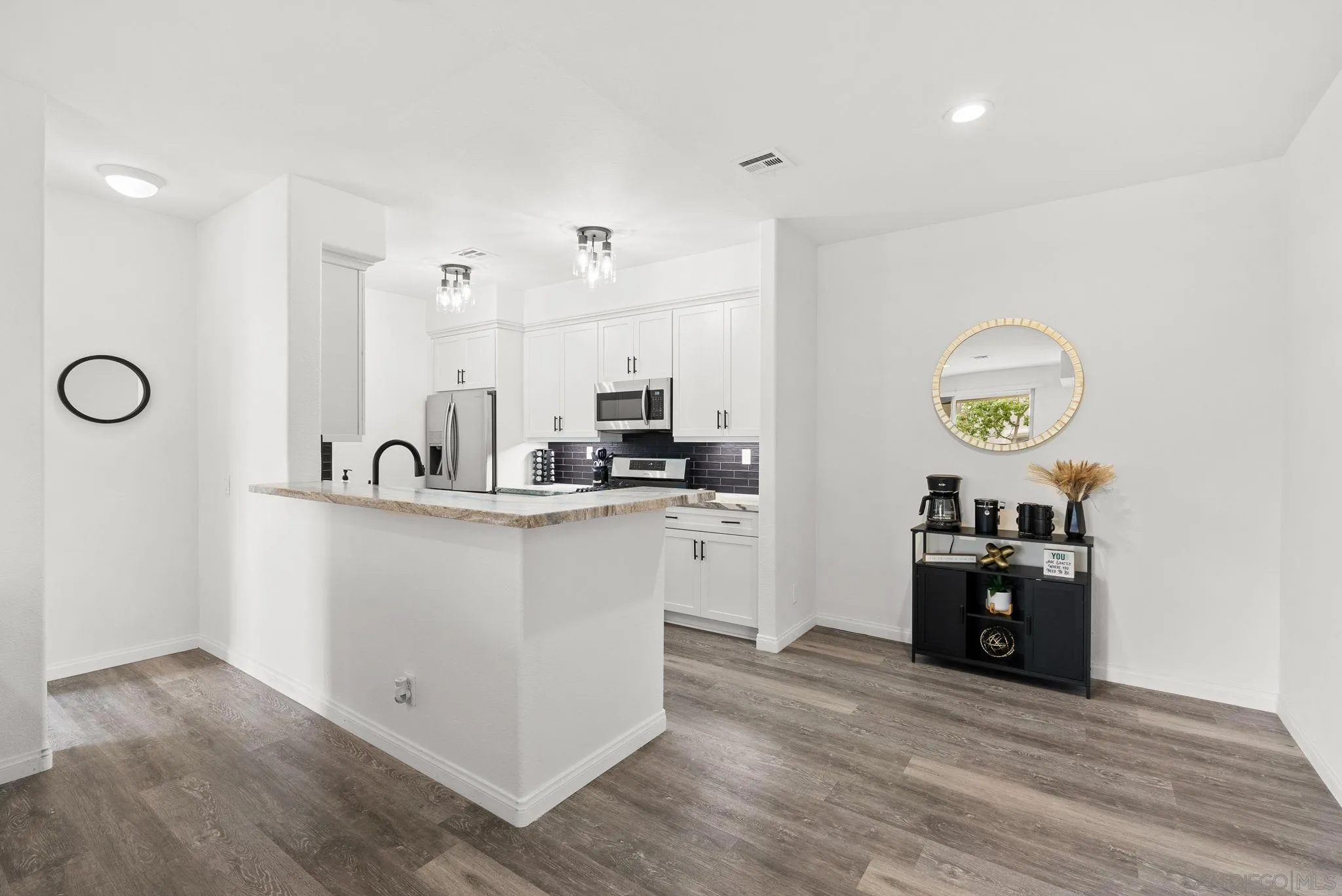 Photo #5: 240002819 Listing 