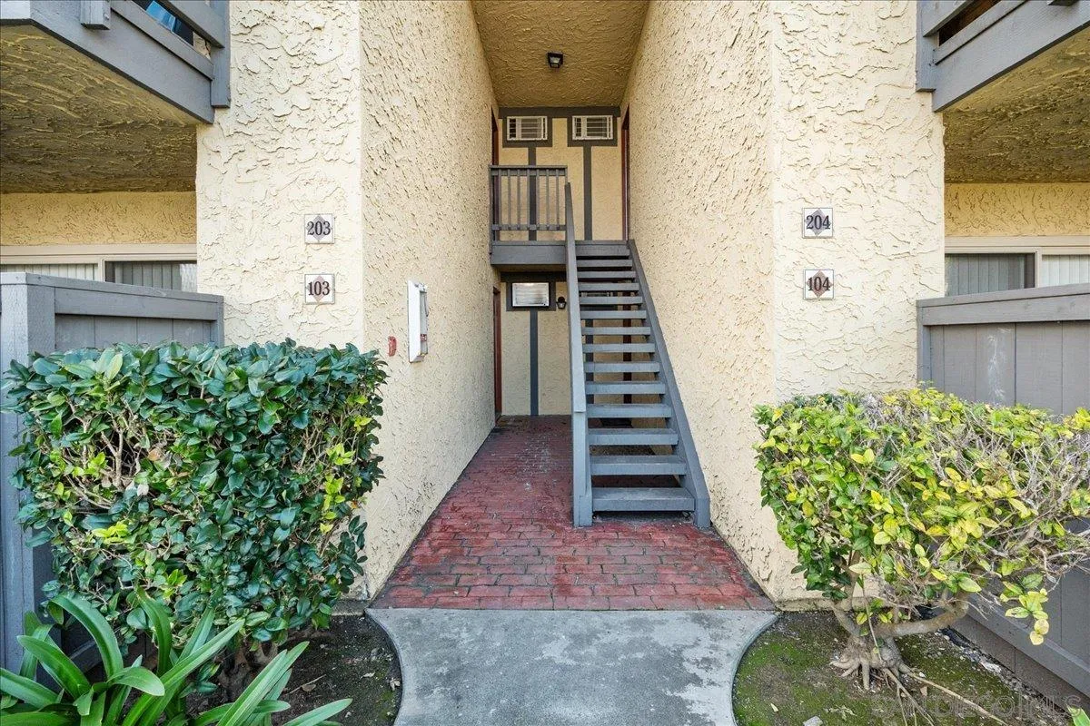 Photo #2: 240002826 Listing 