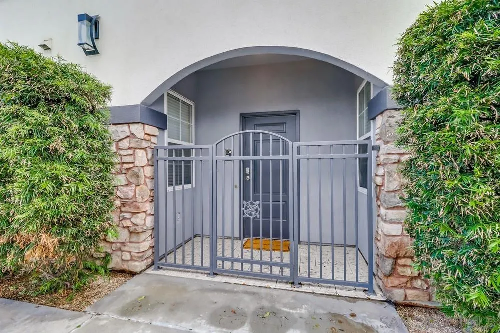 Photo #2: 240002917 Listing 